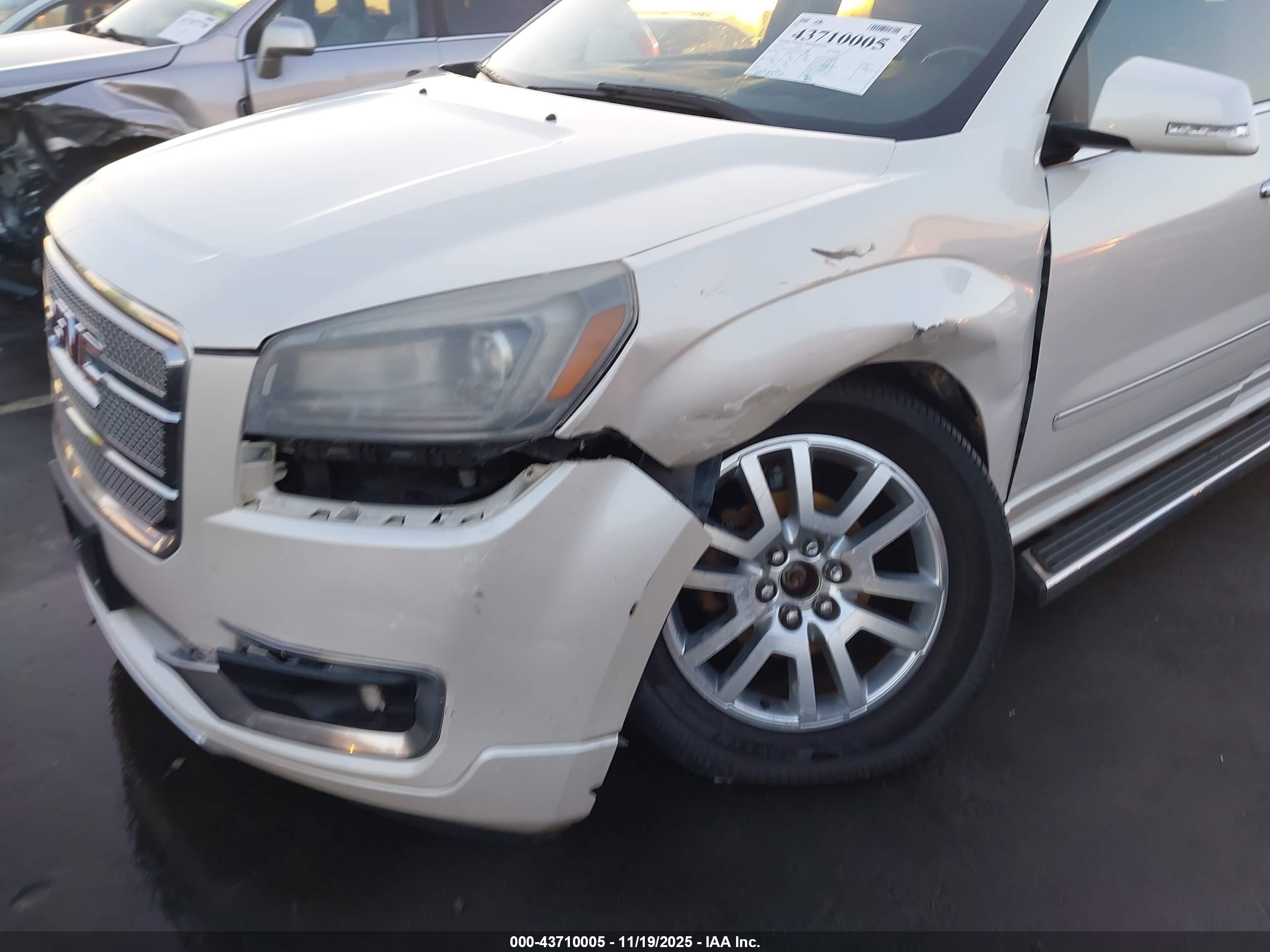 GMC ACADIA image 6