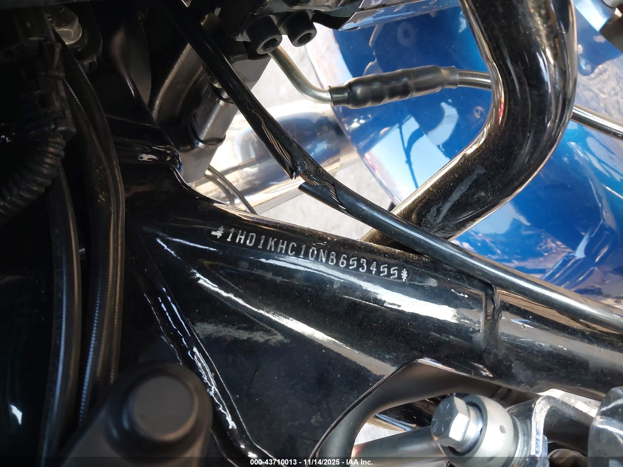 HARLEY-DAVIDSON FLTRX image 10