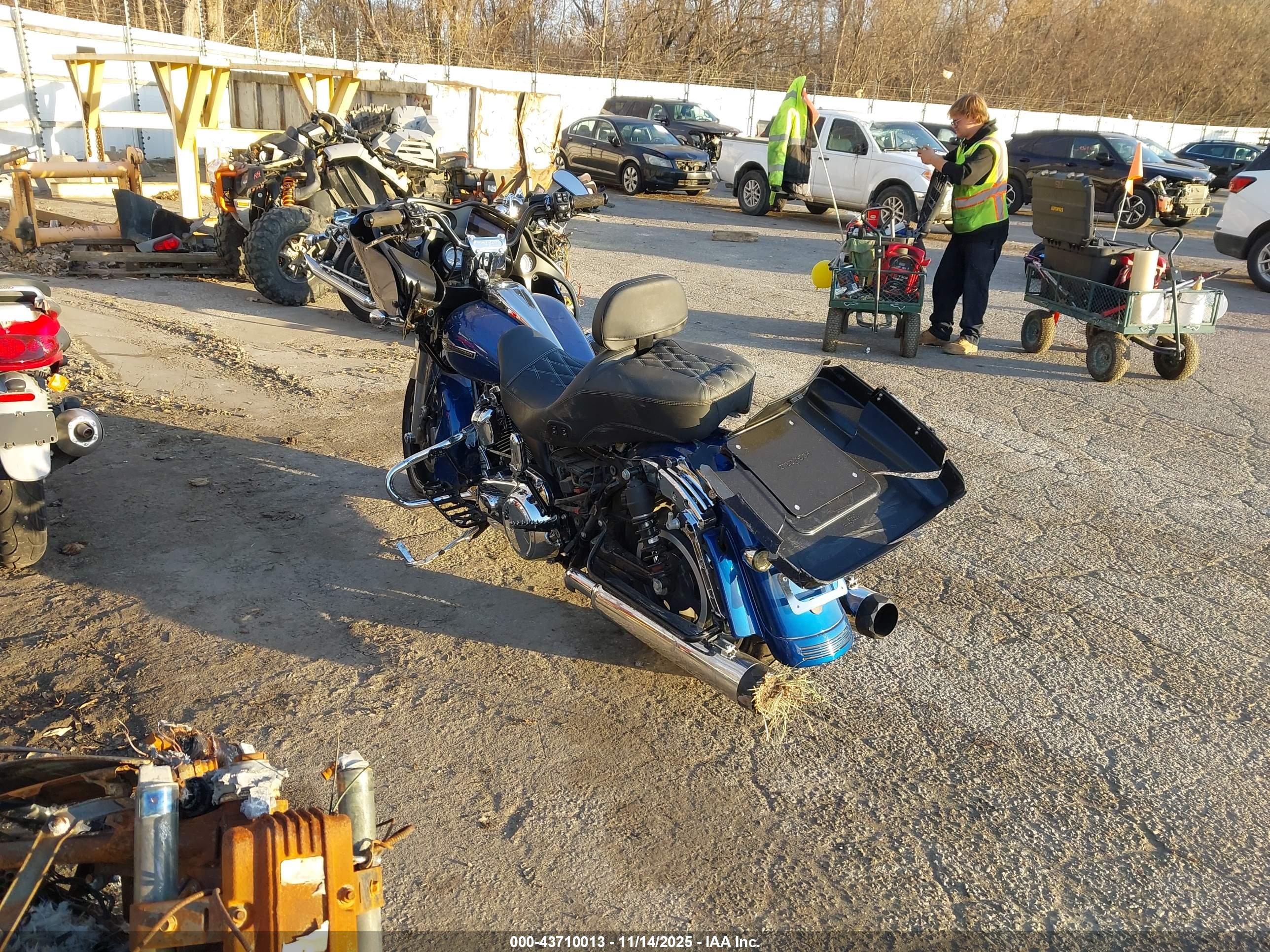HARLEY-DAVIDSON FLTRX image 4