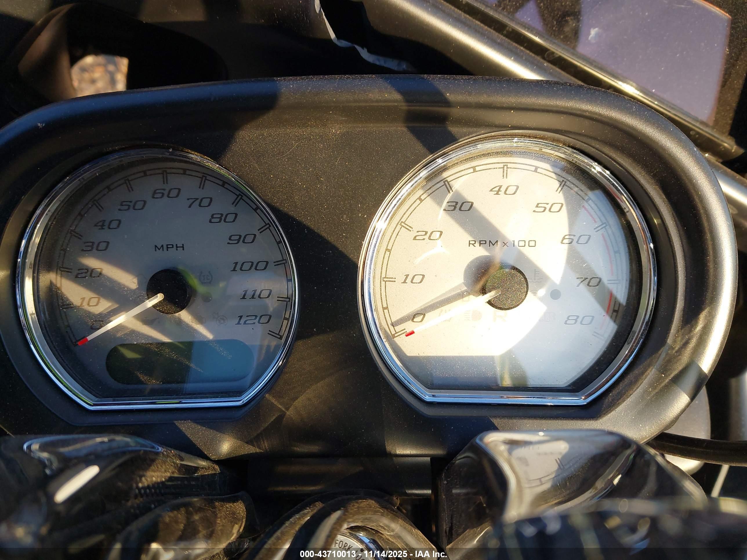 HARLEY-DAVIDSON FLTRX image 7