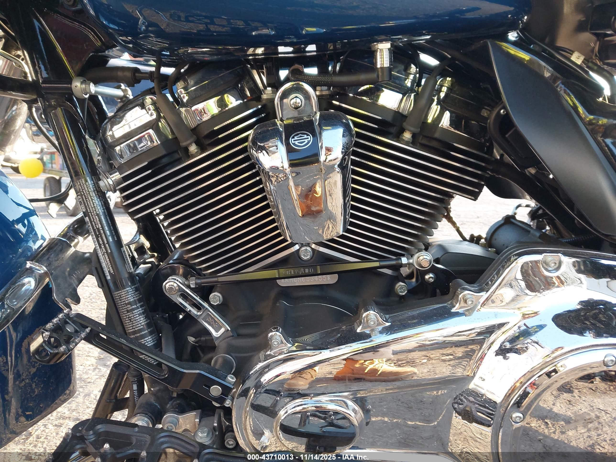HARLEY-DAVIDSON FLTRX image 8