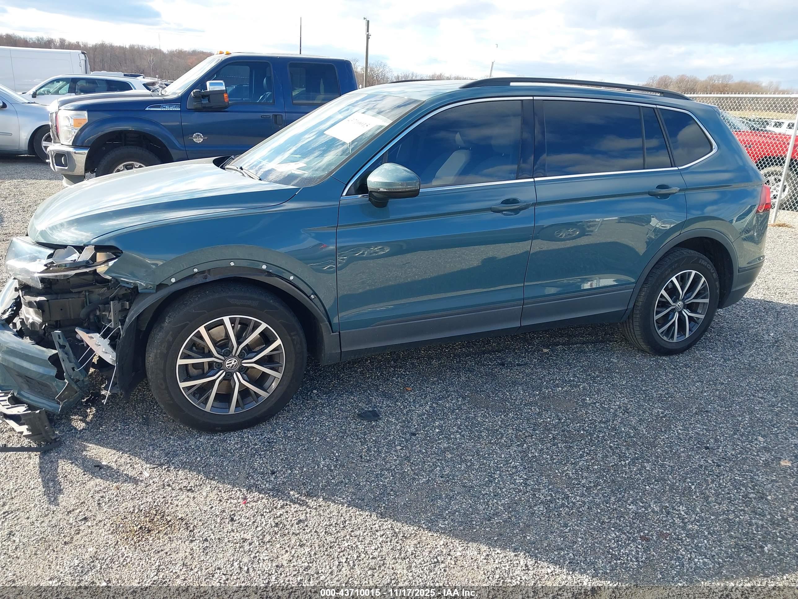 VOLKSWAGEN TIGUAN image 2