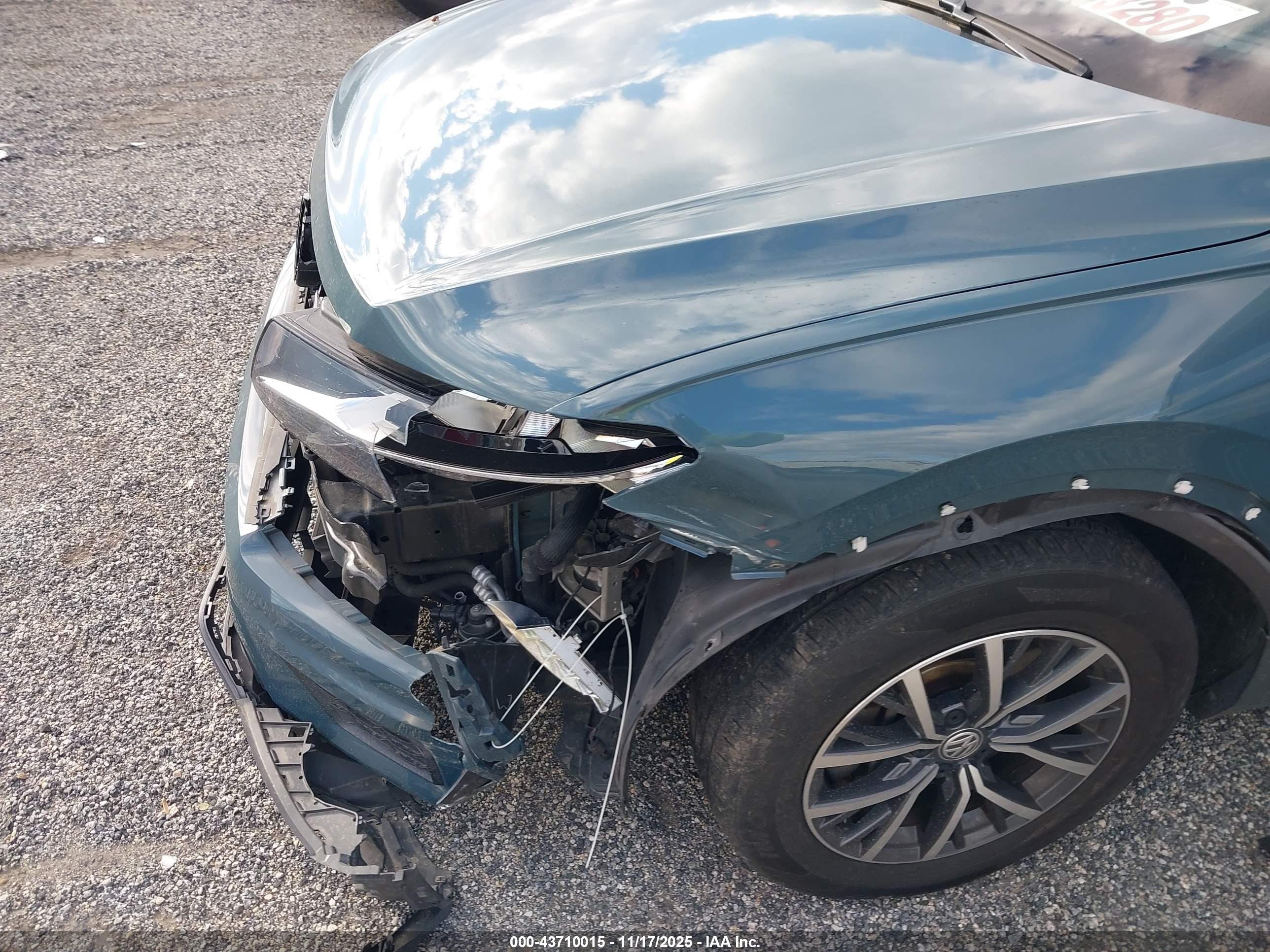 VOLKSWAGEN TIGUAN image 6