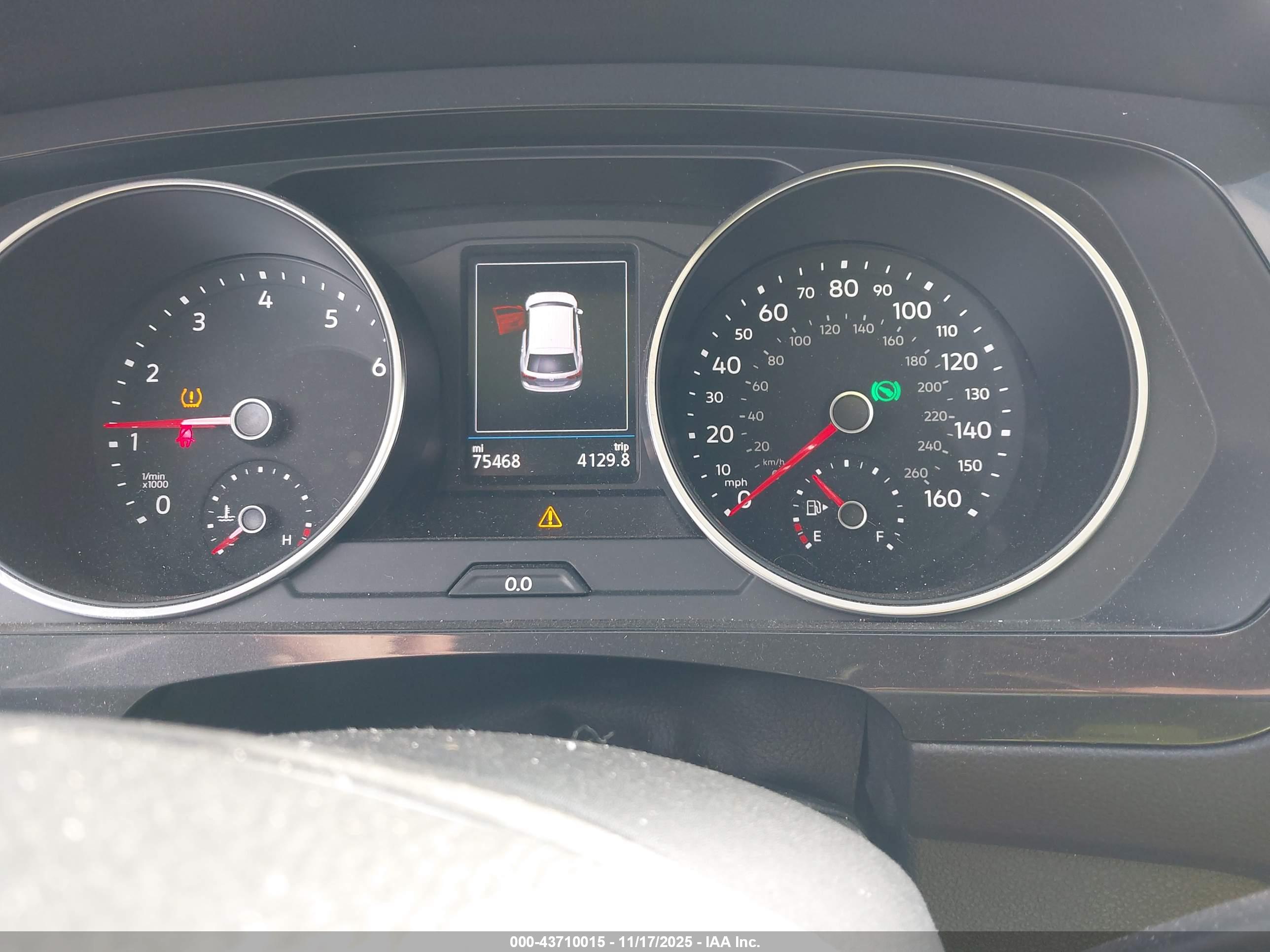 VOLKSWAGEN TIGUAN image 7