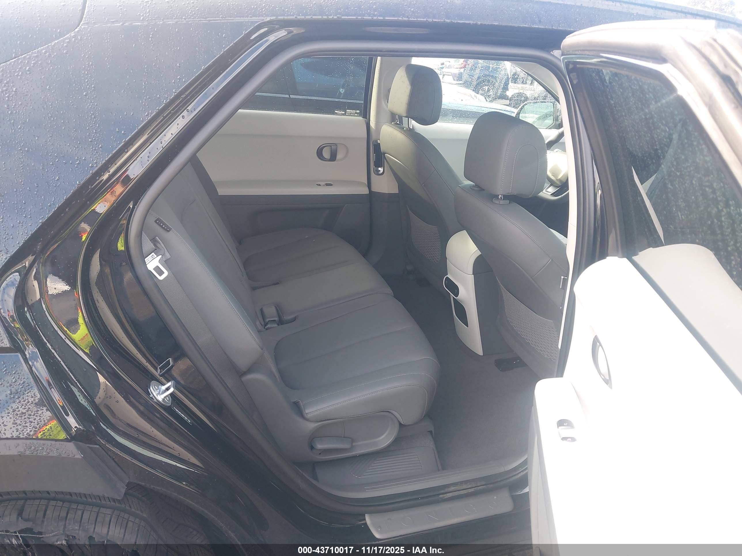 HYUNDAI IONIQ image 8