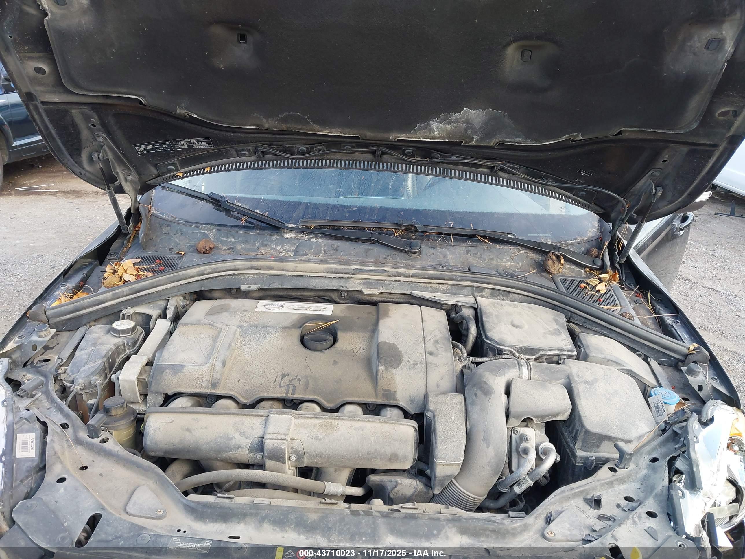 VOLVO XC60 image 10