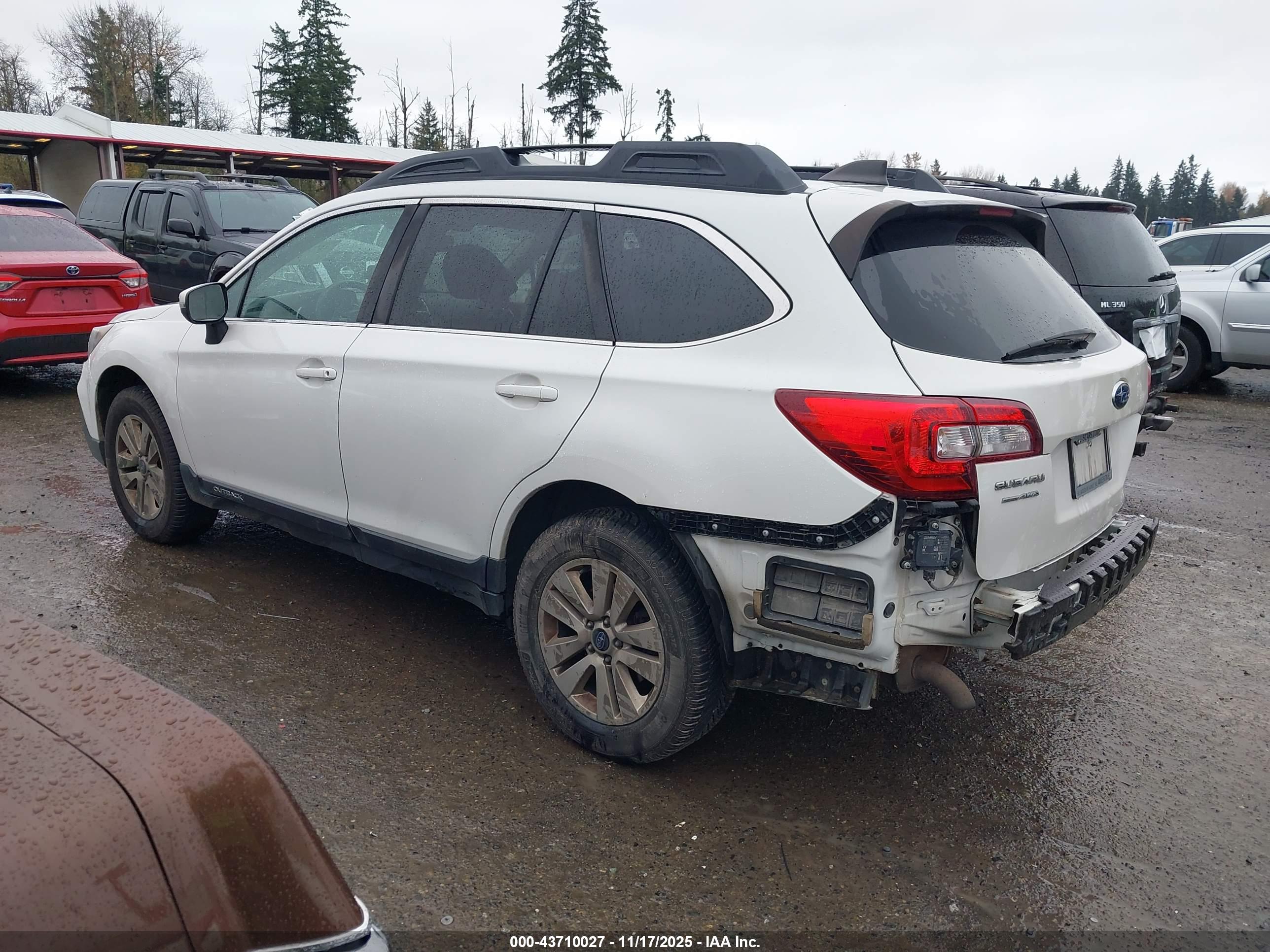SUBARU OUTBACK image 3