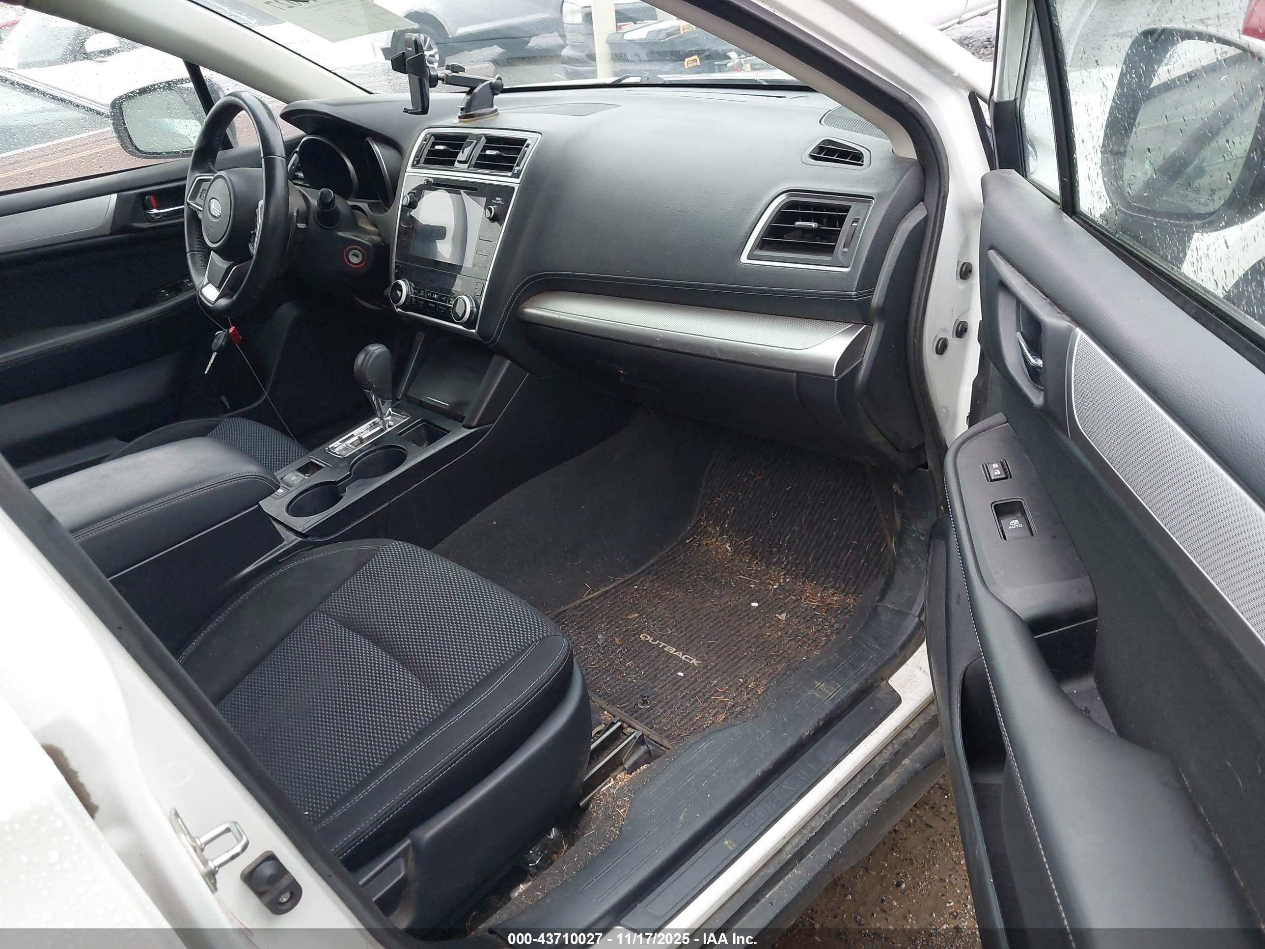 SUBARU OUTBACK image 5