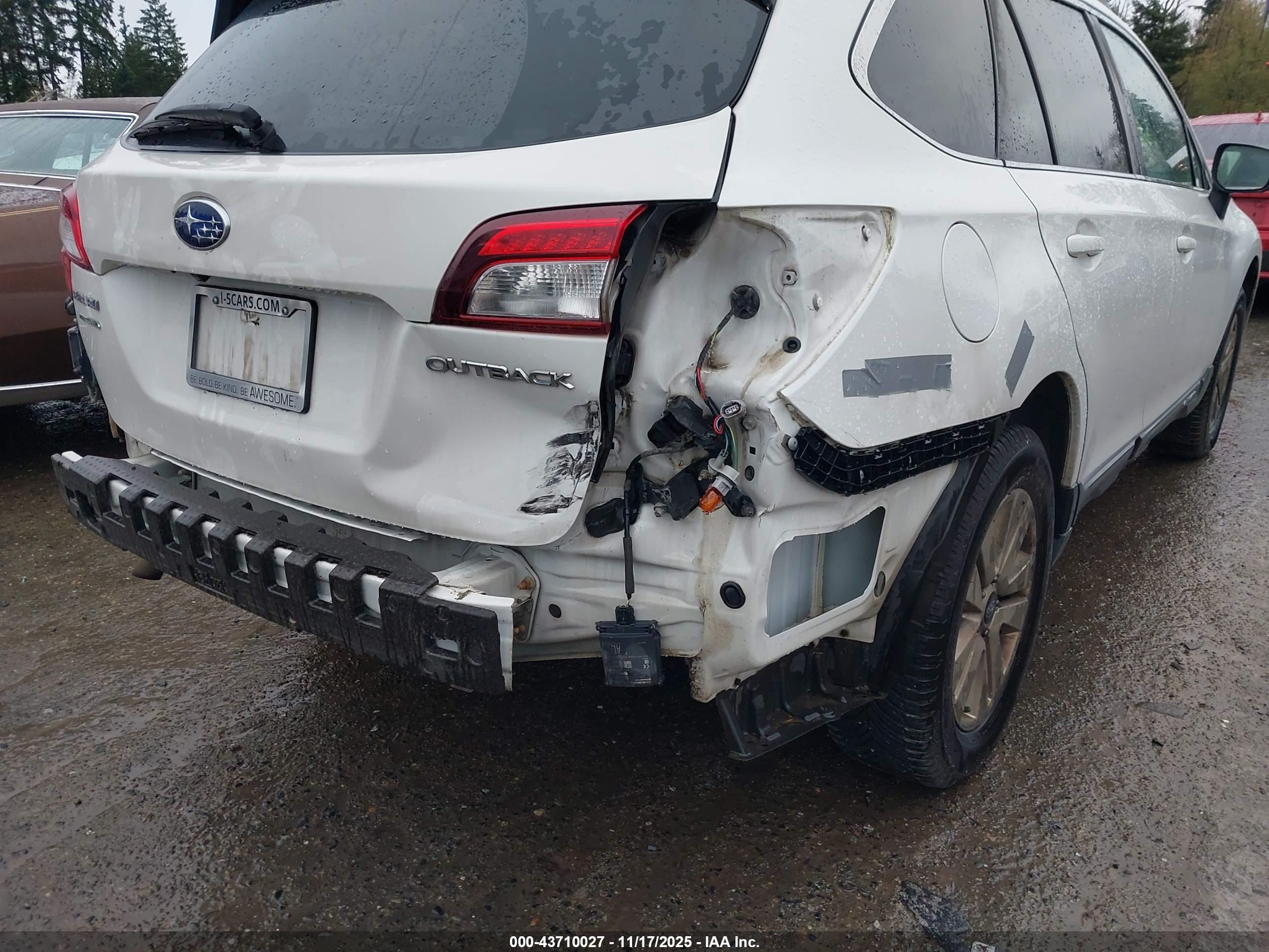 SUBARU OUTBACK image 6