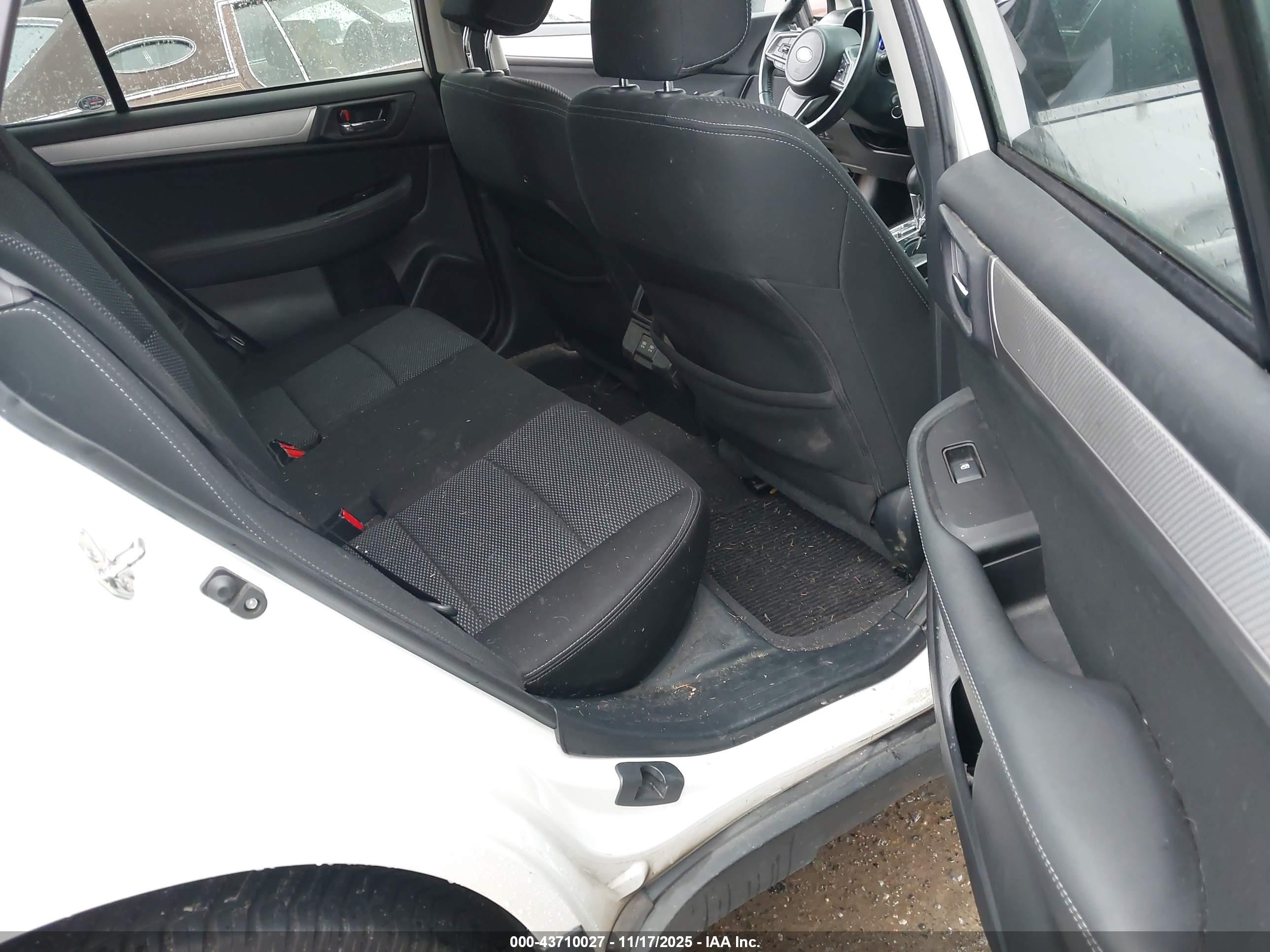 SUBARU OUTBACK image 8