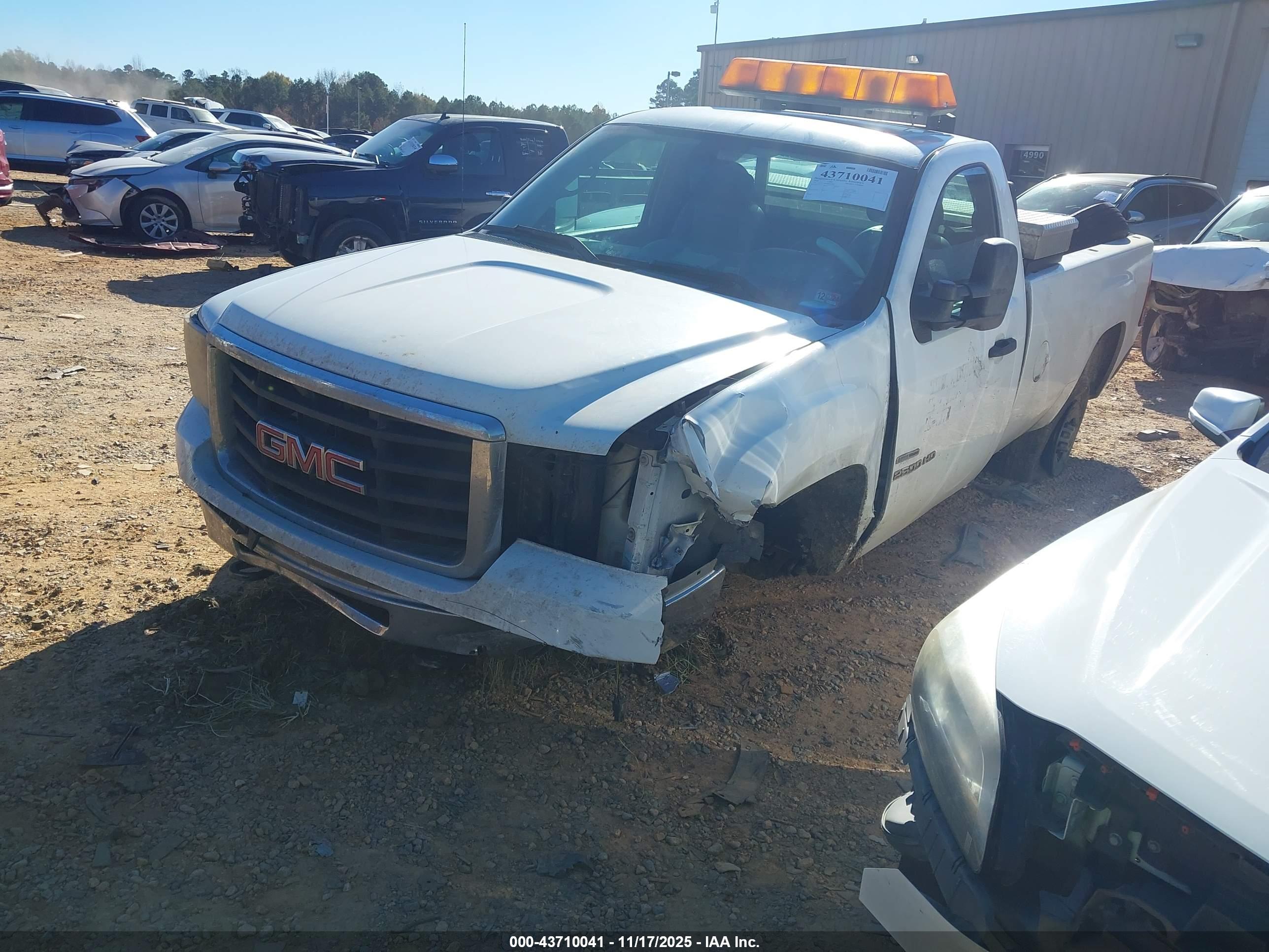 GMC SIERRA image 2