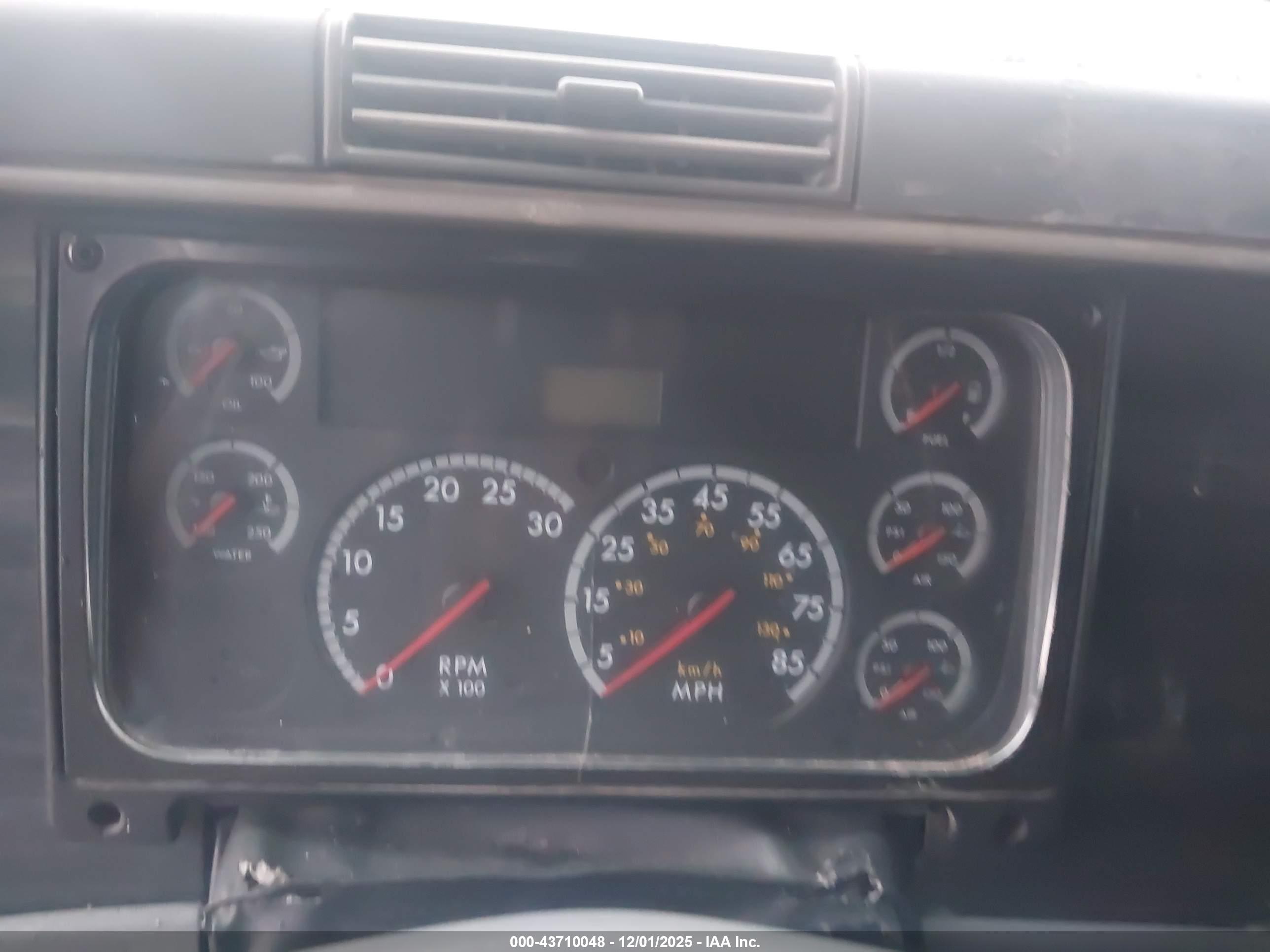 FREIGHTLINER CONVENTIONAL image 7