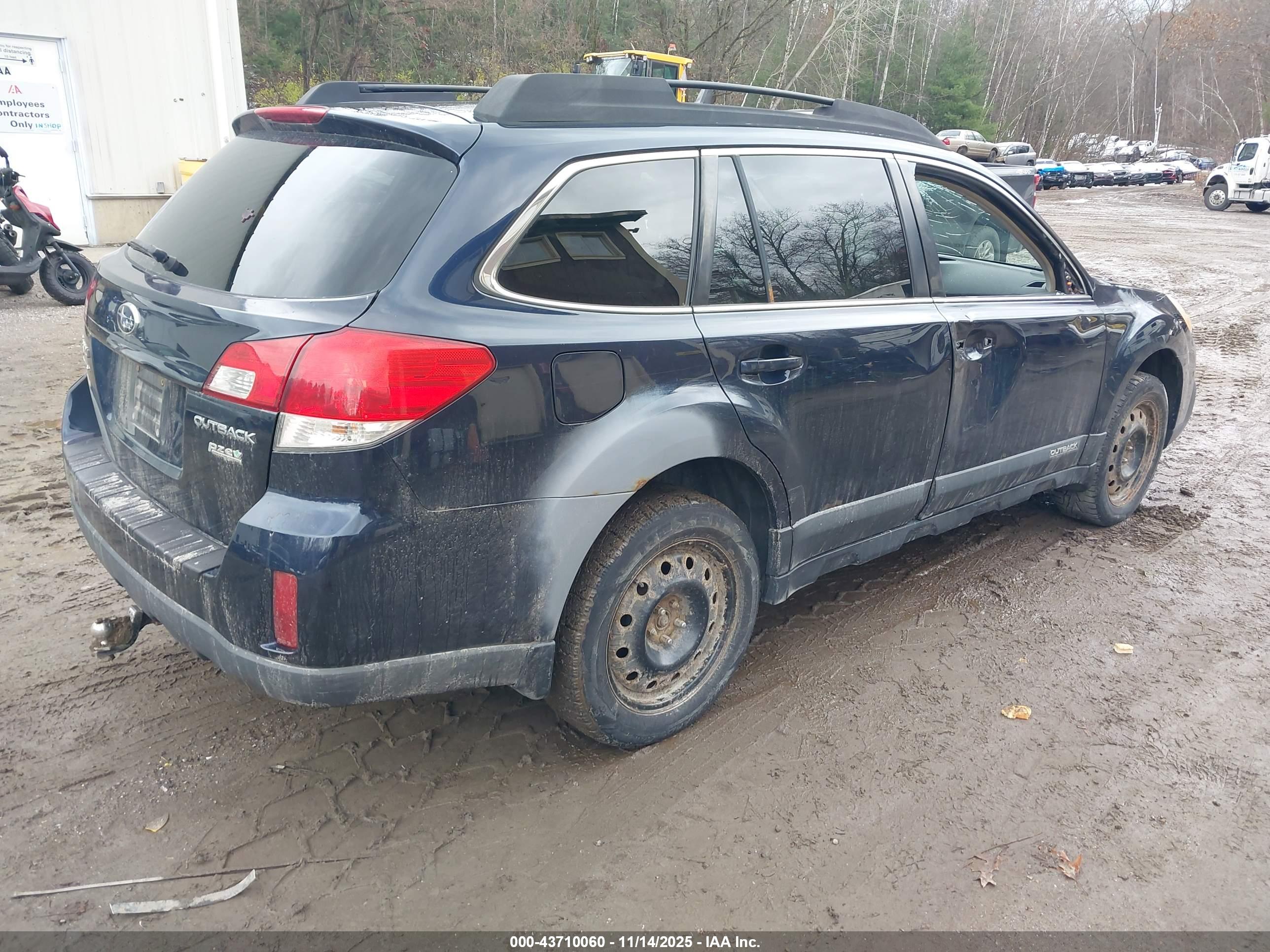 SUBARU OUTBACK image 4