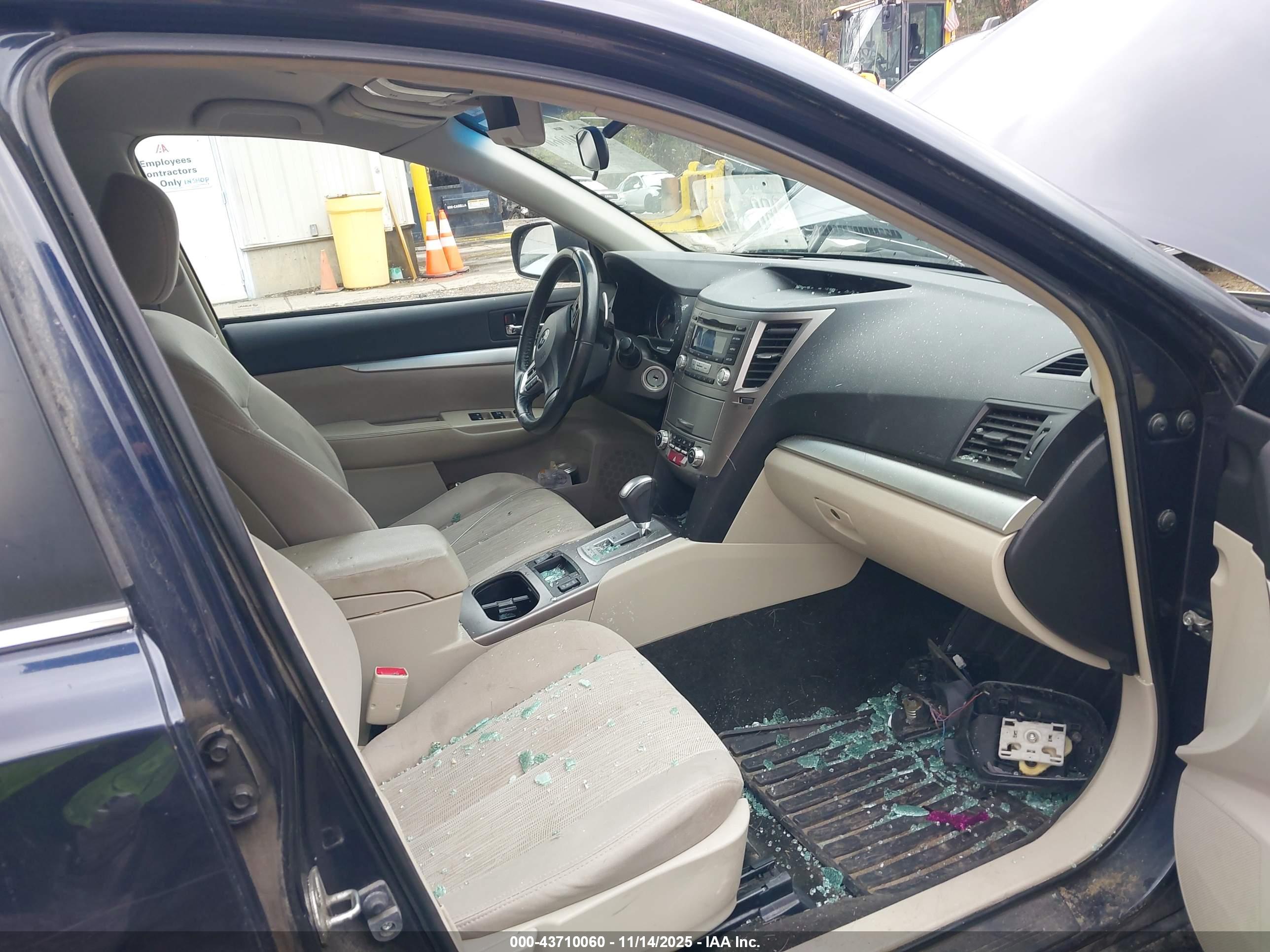 SUBARU OUTBACK image 5