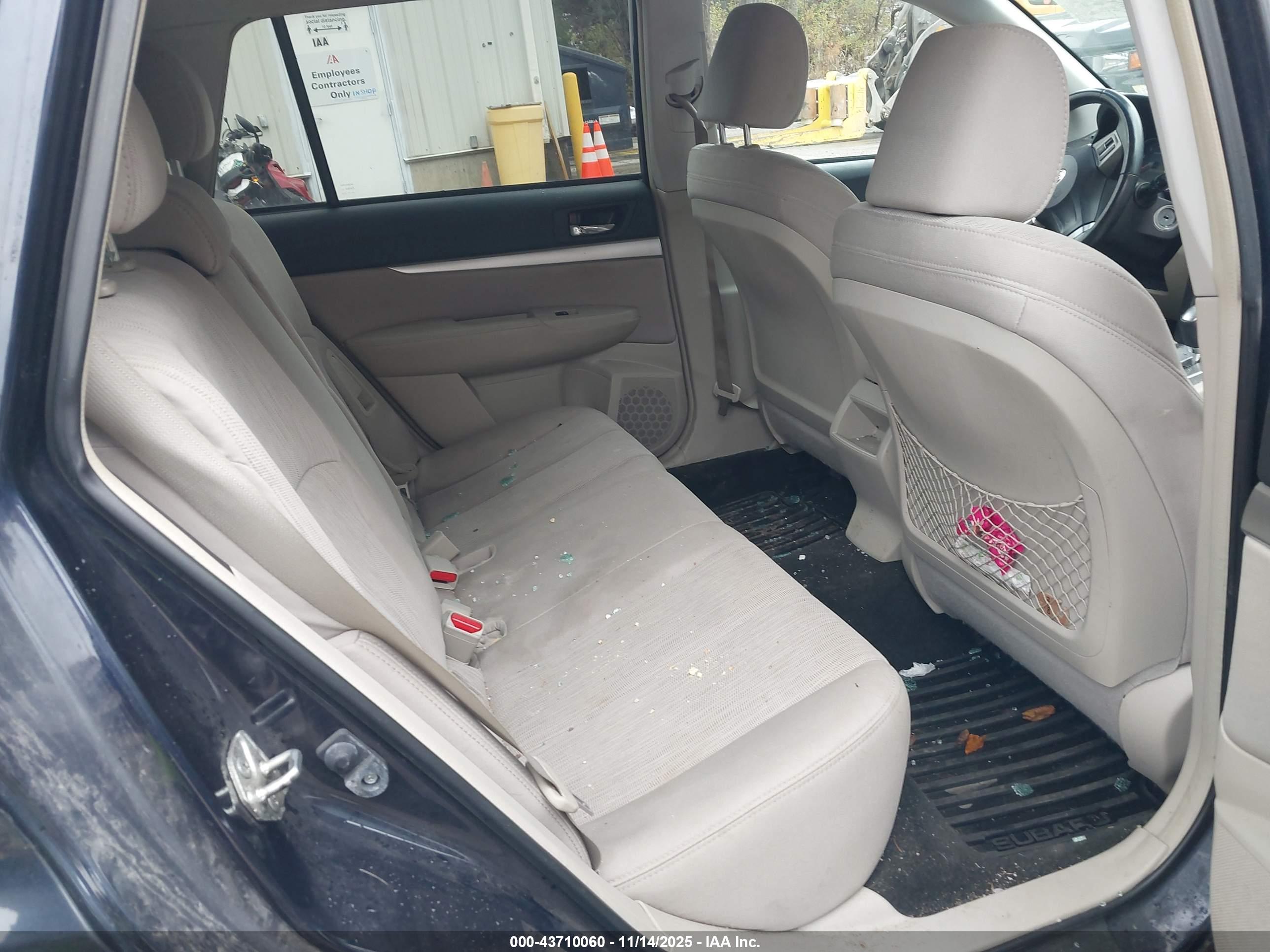 SUBARU OUTBACK image 8