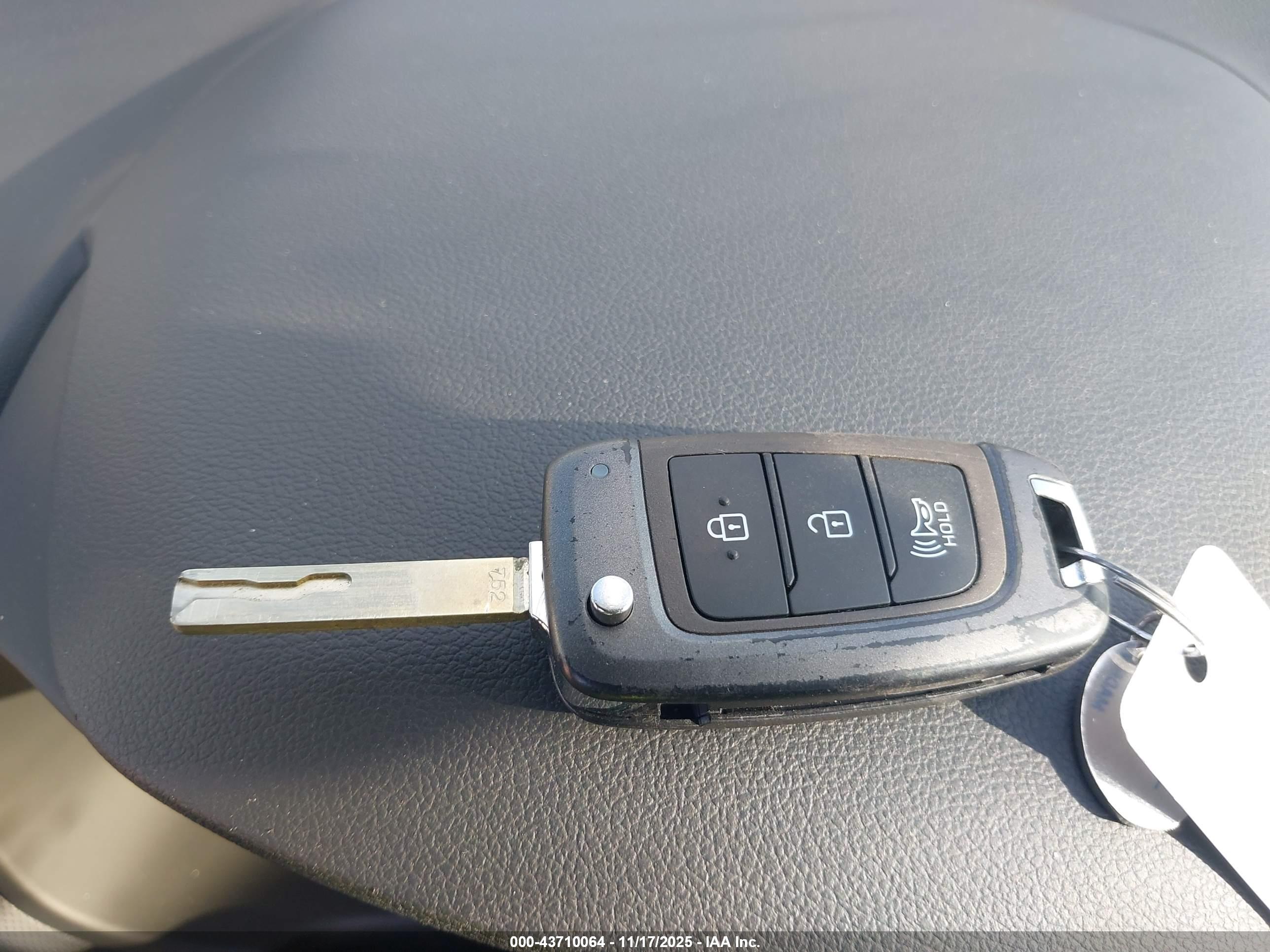 HYUNDAI KONA image 11