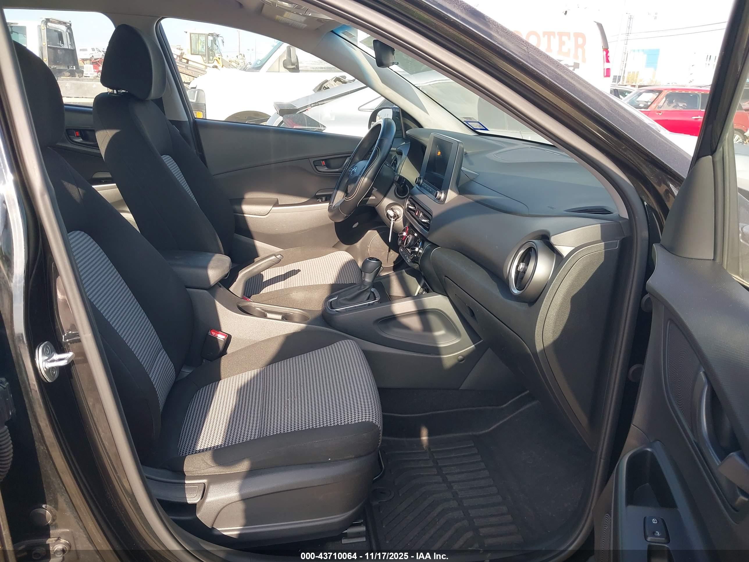 HYUNDAI KONA image 5