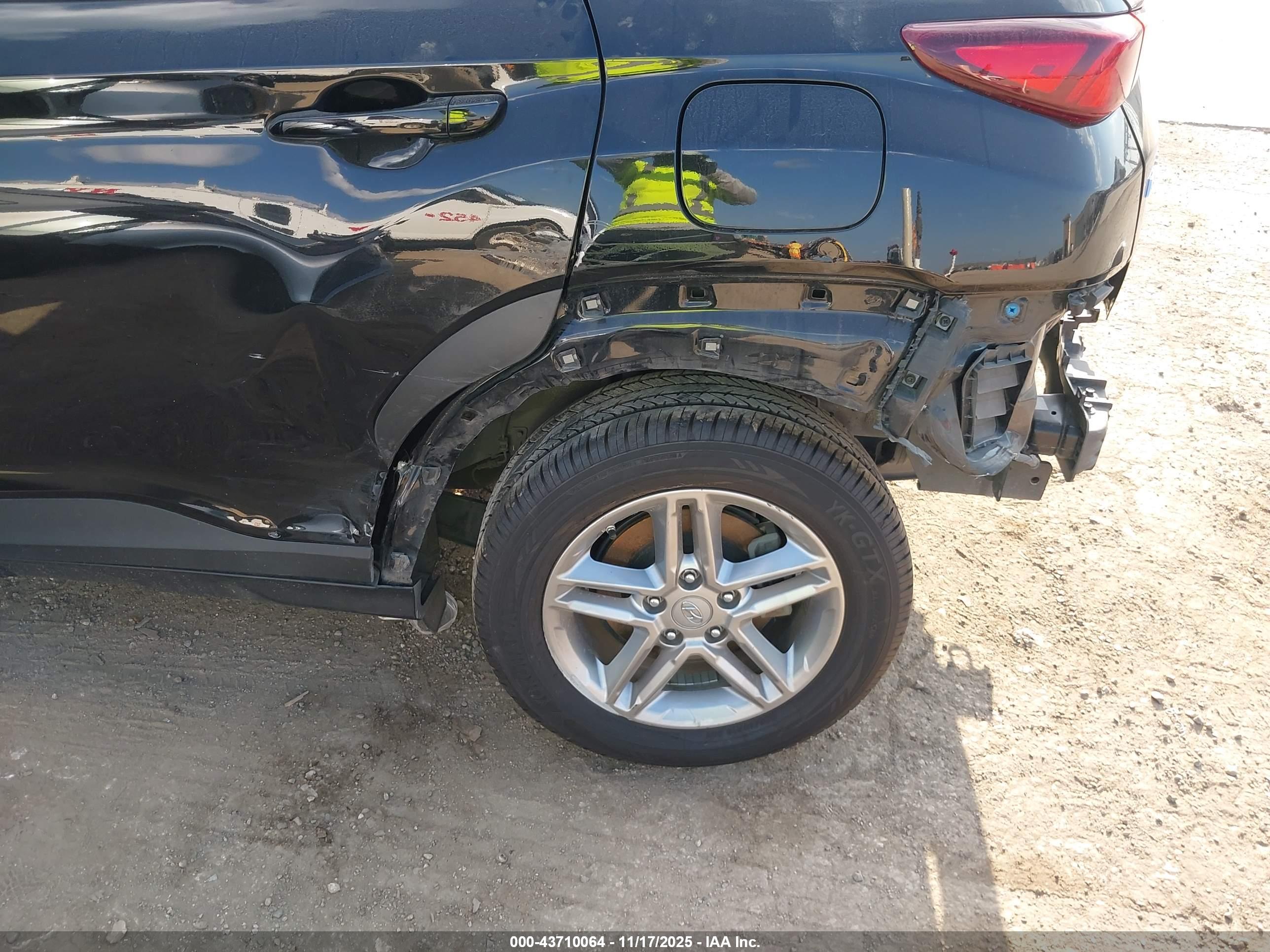 HYUNDAI KONA image 6