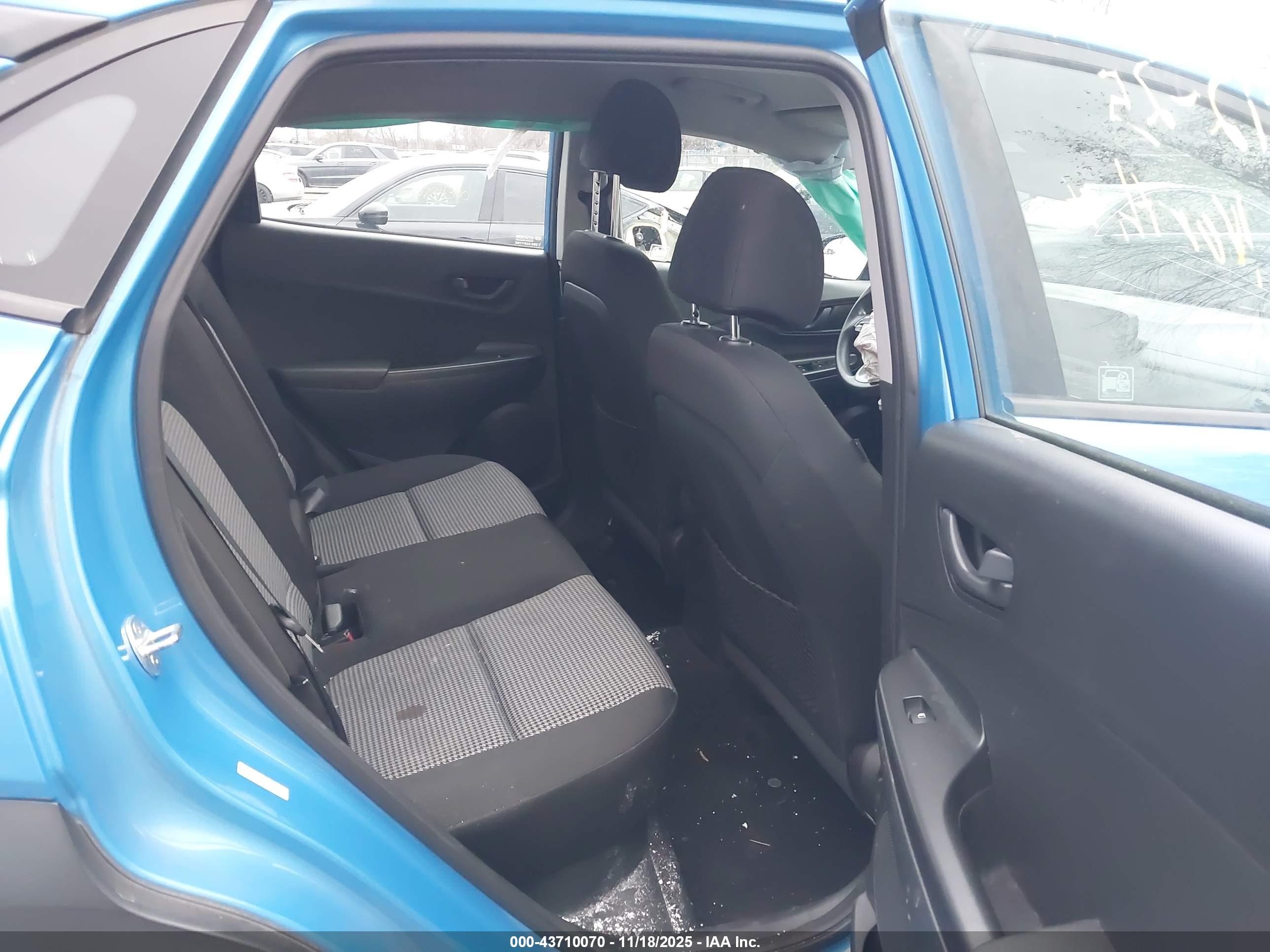 HYUNDAI KONA image 8