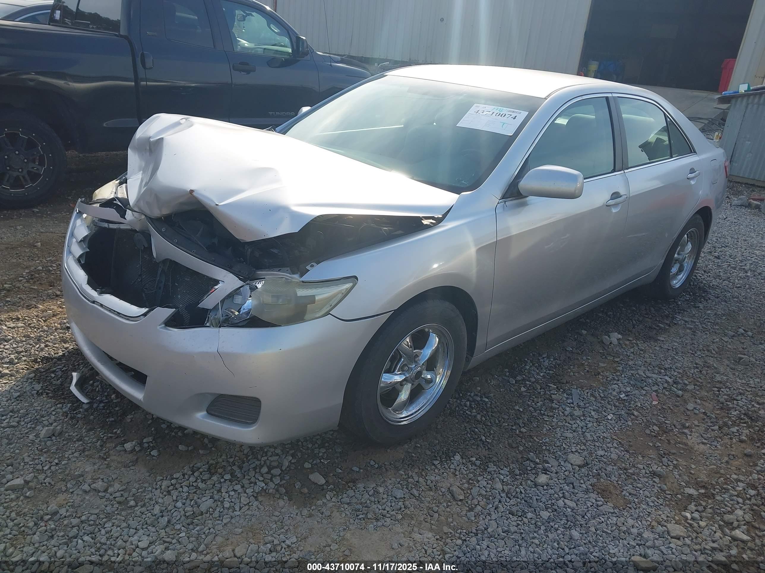TOYOTA CAMRY image 2
