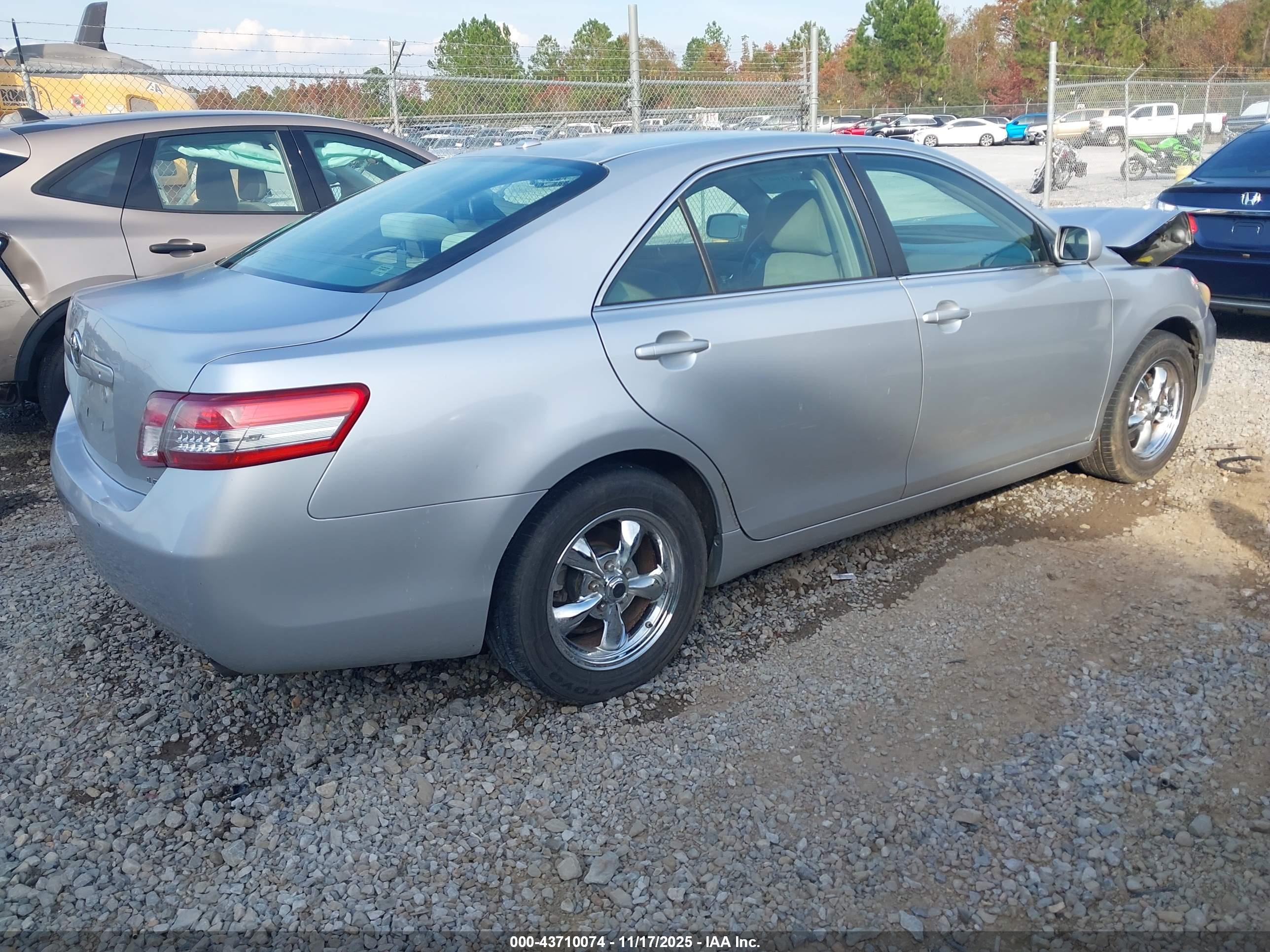TOYOTA CAMRY image 4