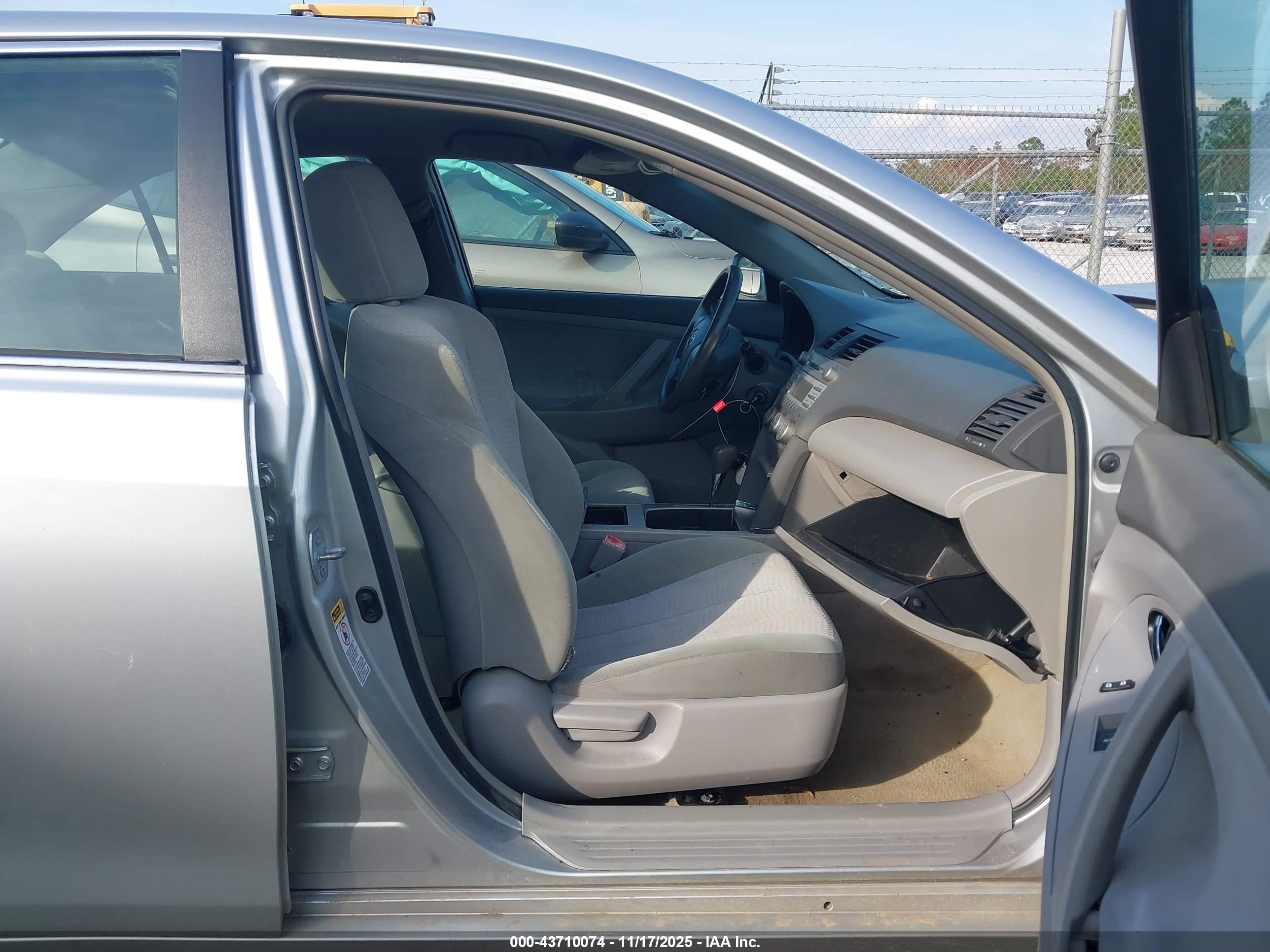 TOYOTA CAMRY image 5
