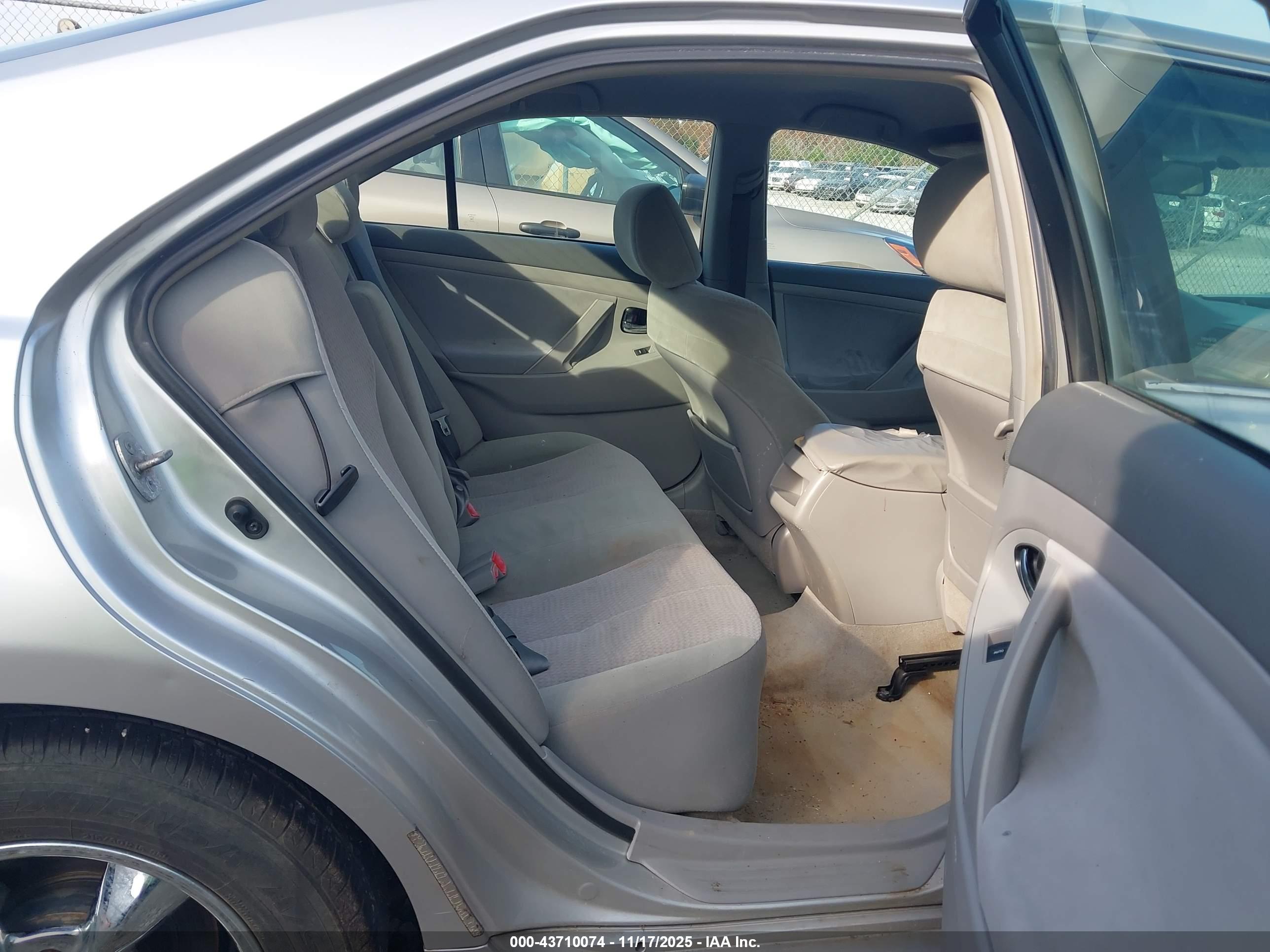 TOYOTA CAMRY image 8