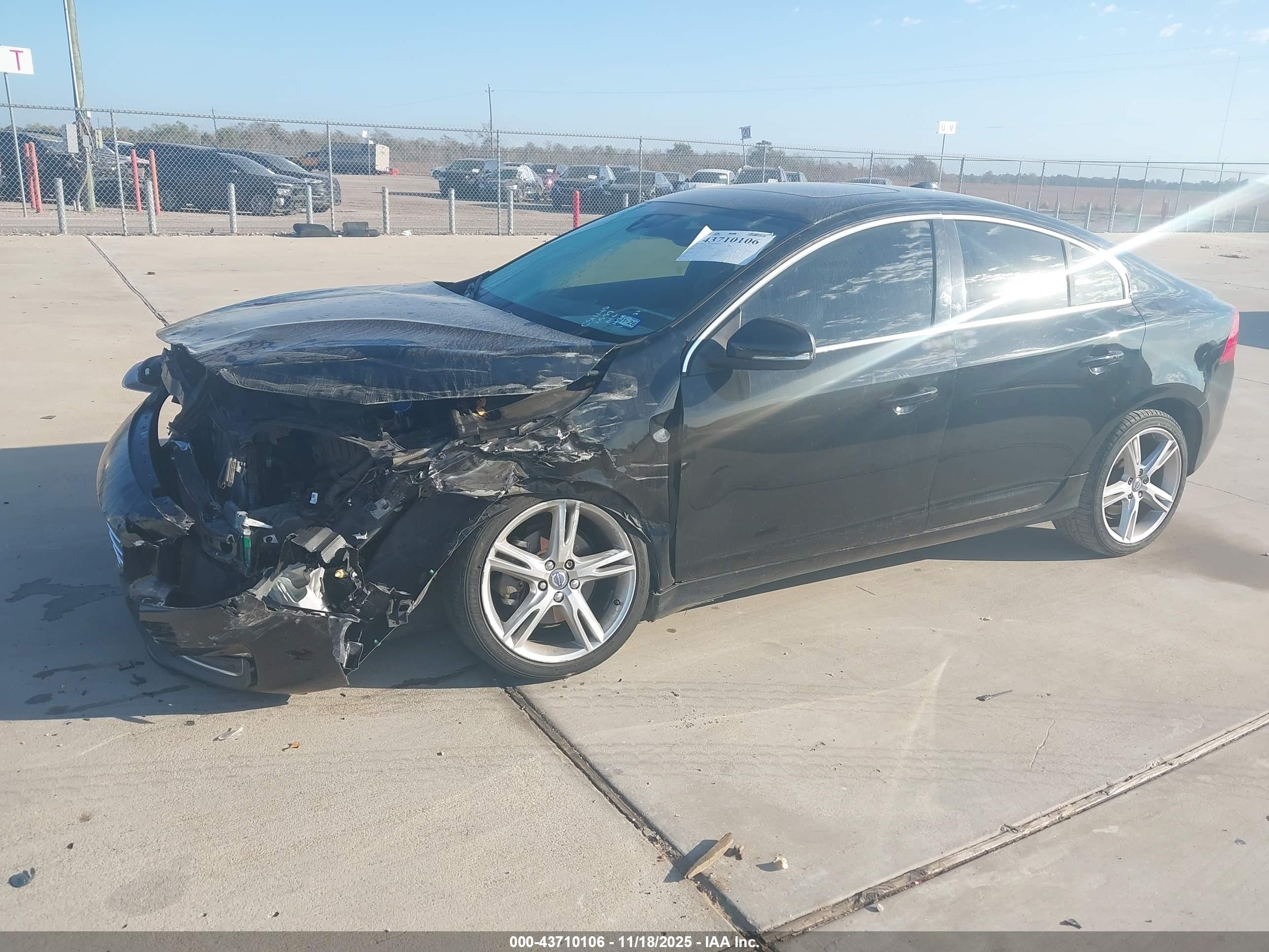 VOLVO S60 image 2