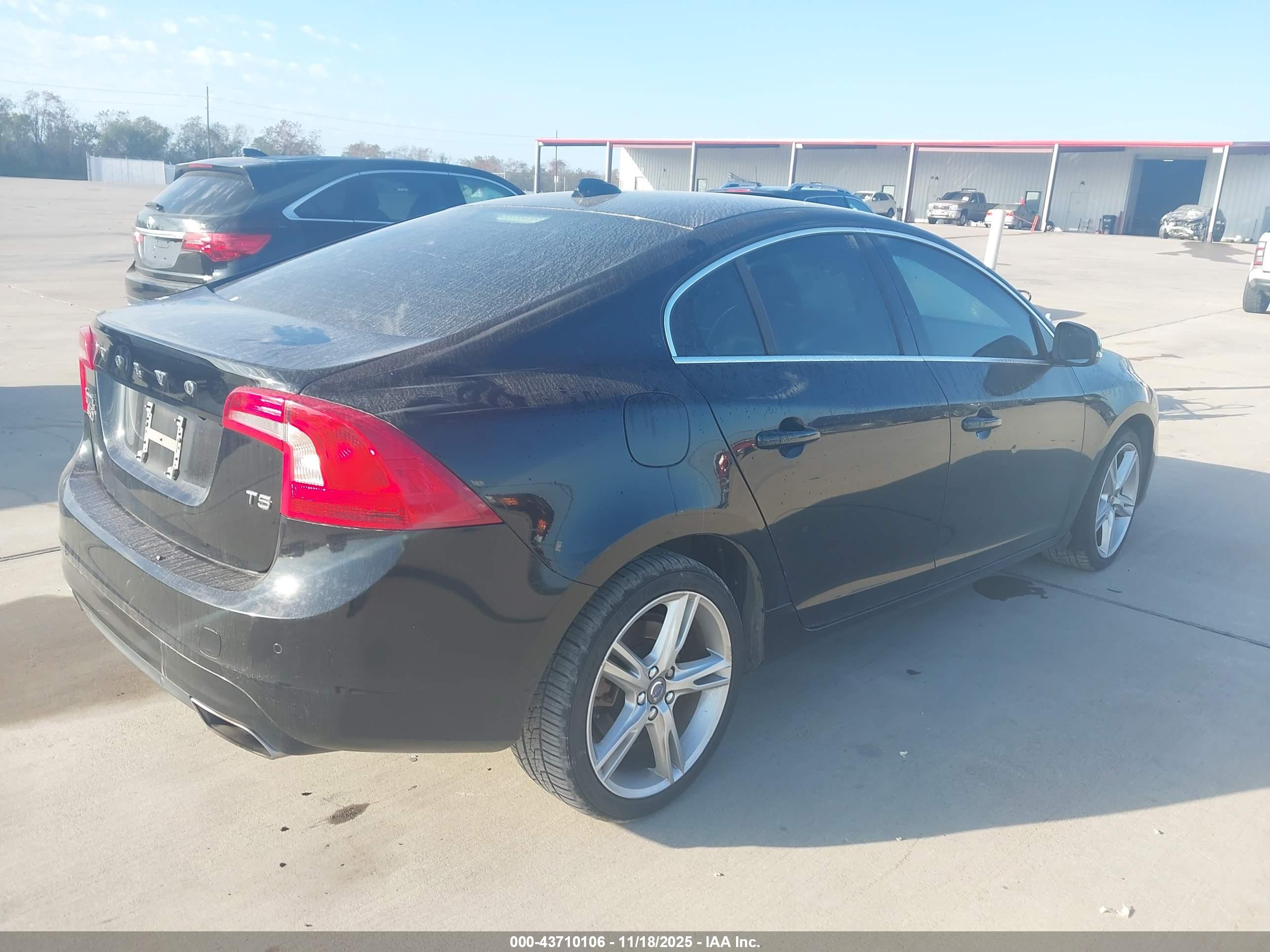 VOLVO S60 image 4