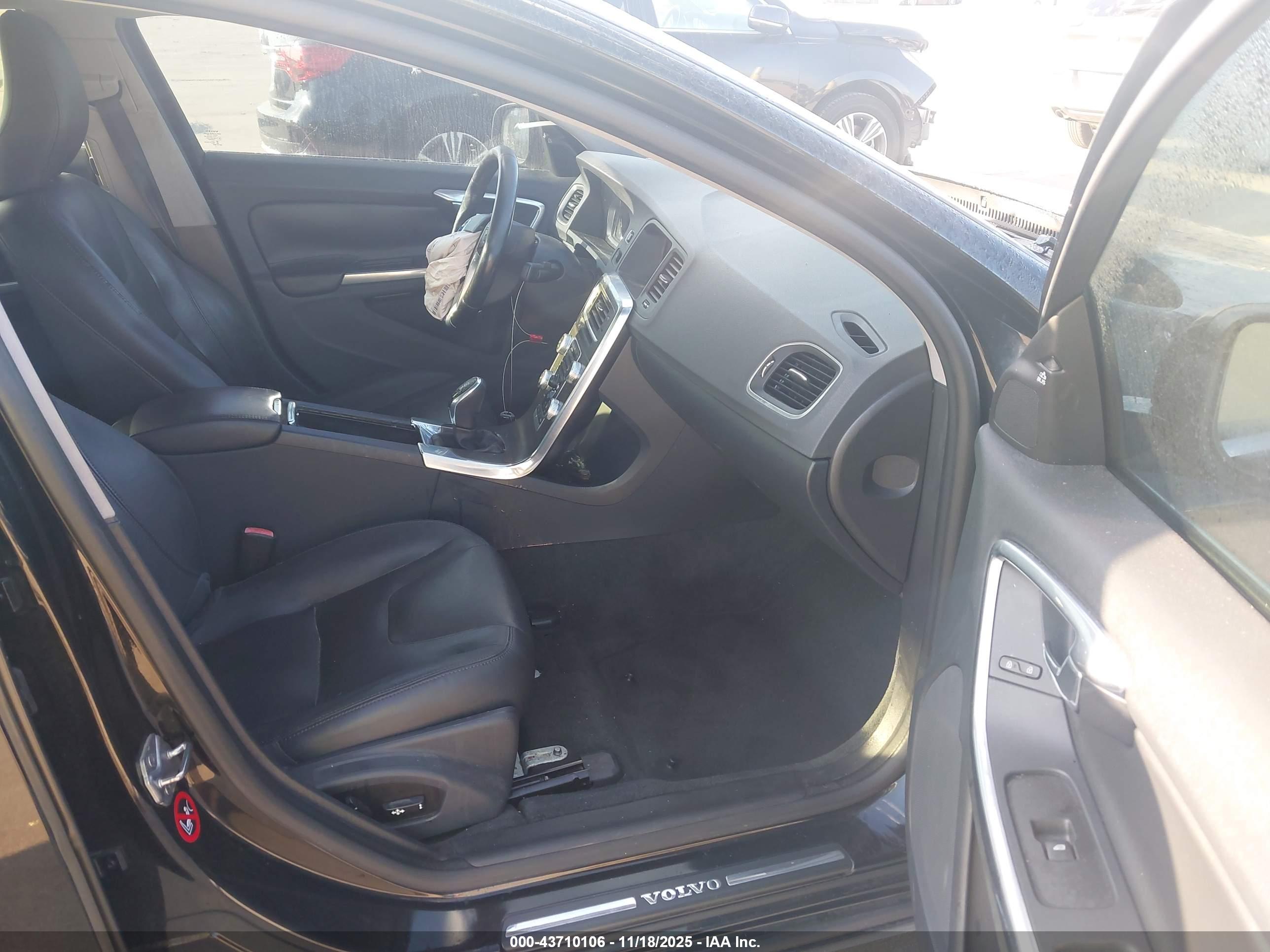 VOLVO S60 image 5