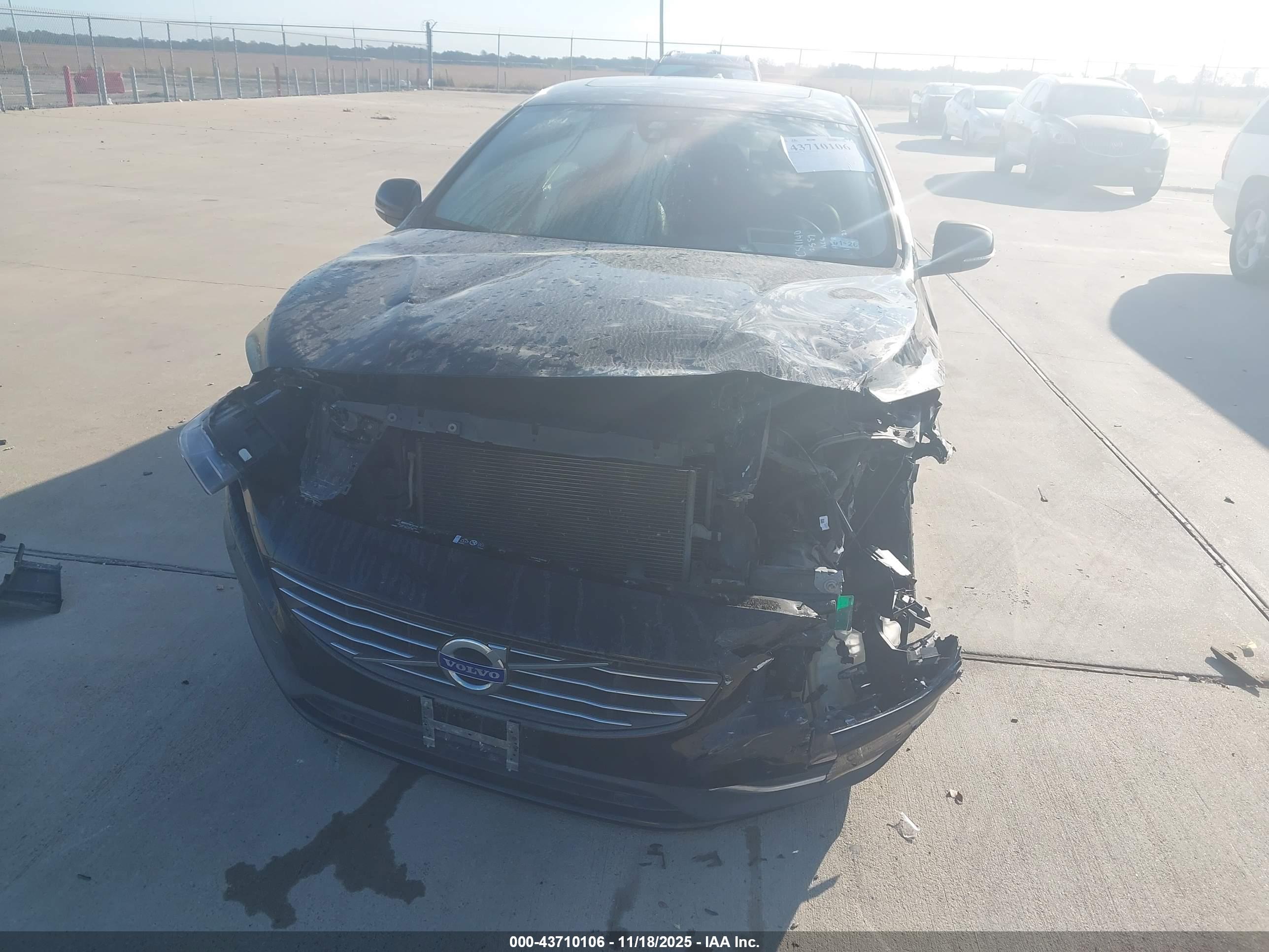 VOLVO S60 image 6