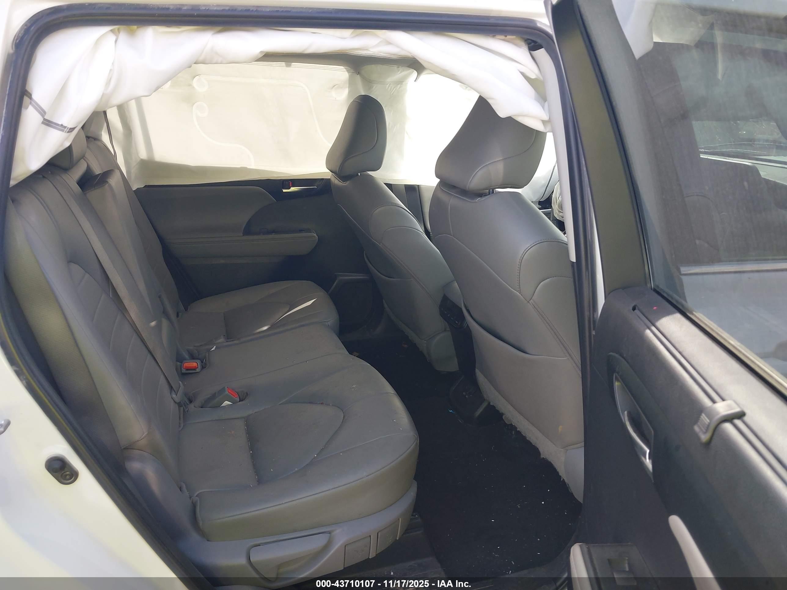 TOYOTA HIGHLANDER image 8