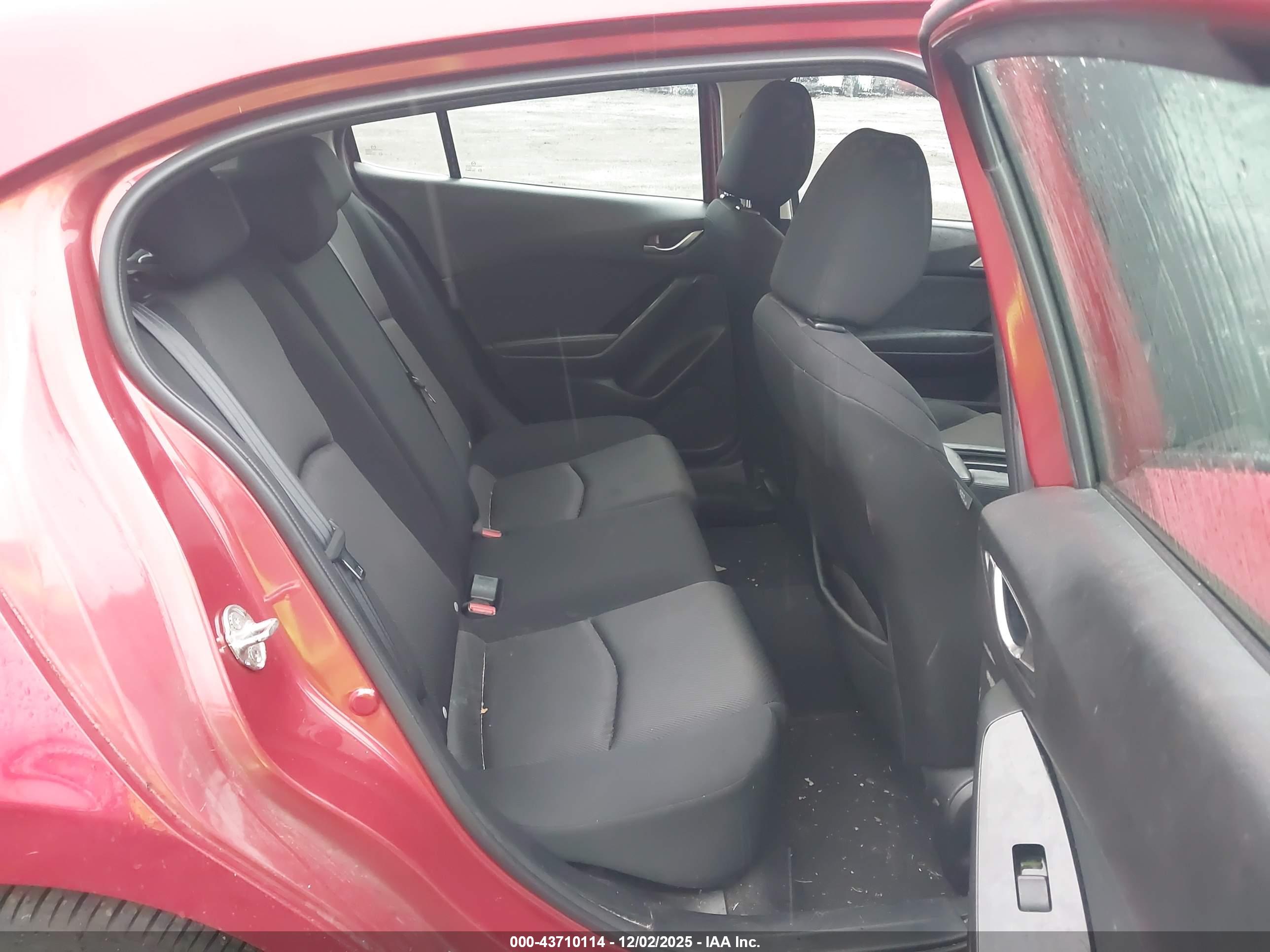 MAZDA MAZDA3 image 8