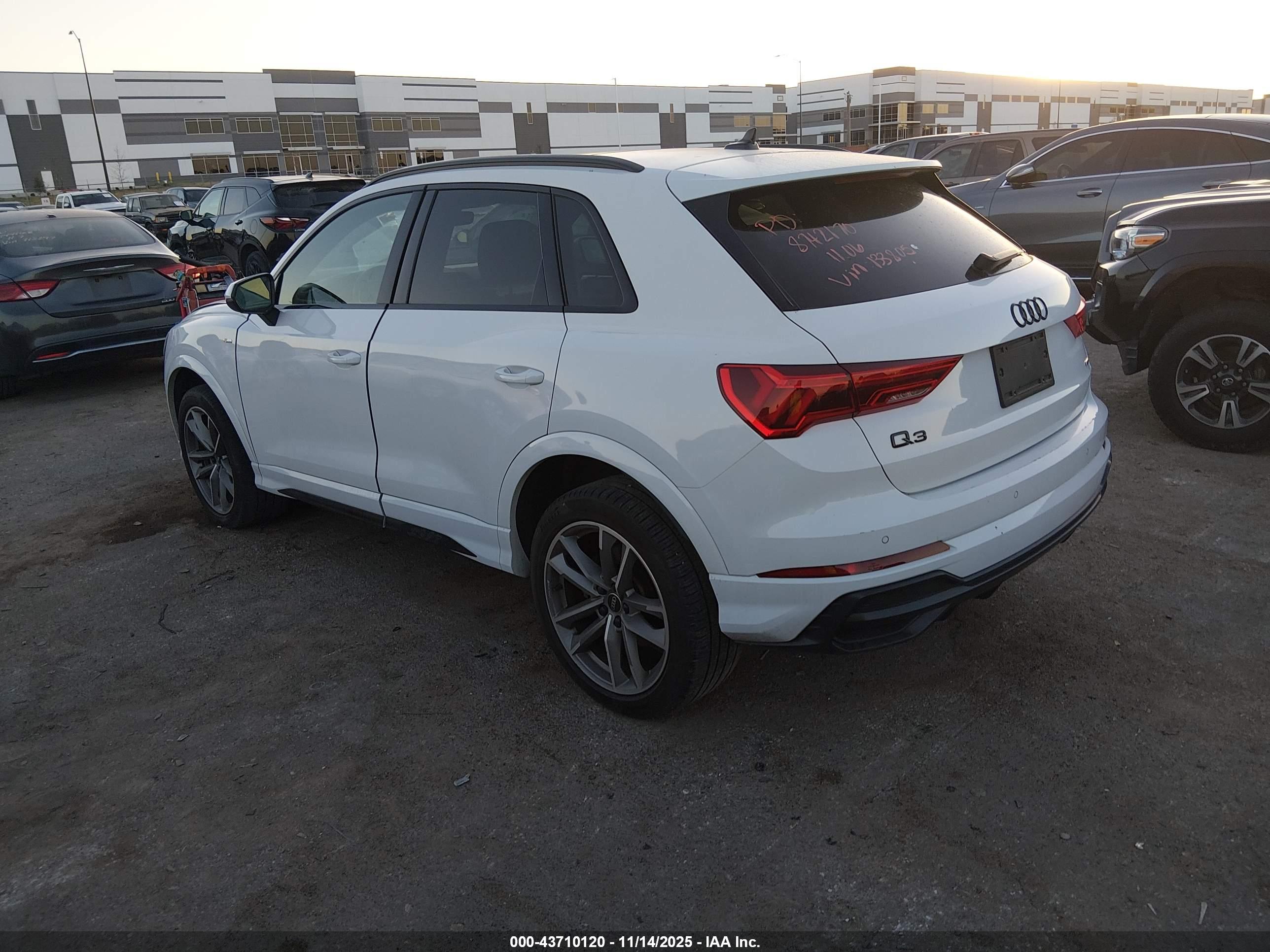 AUDI Q3 image 3