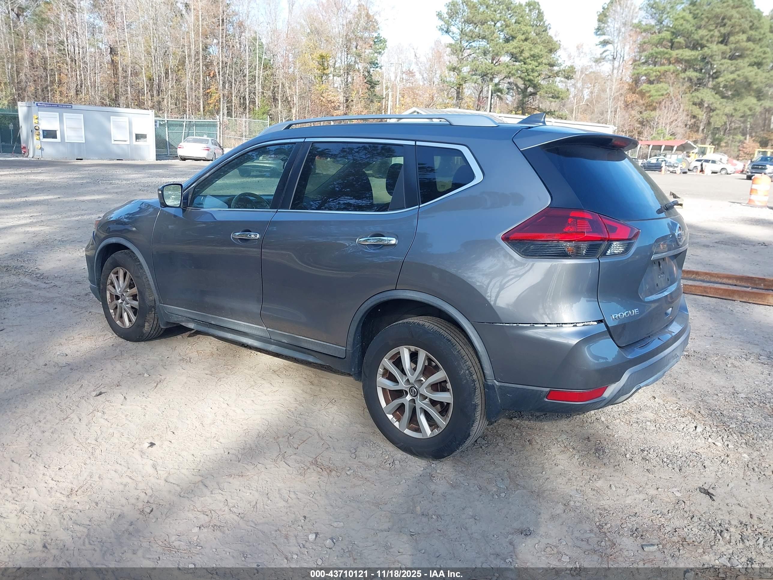 NISSAN ROGUE image 3