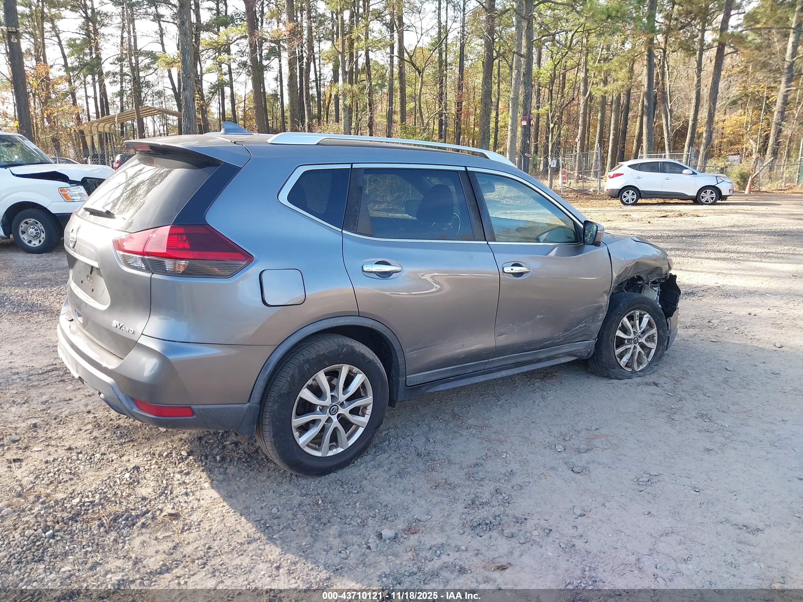 NISSAN ROGUE image 4