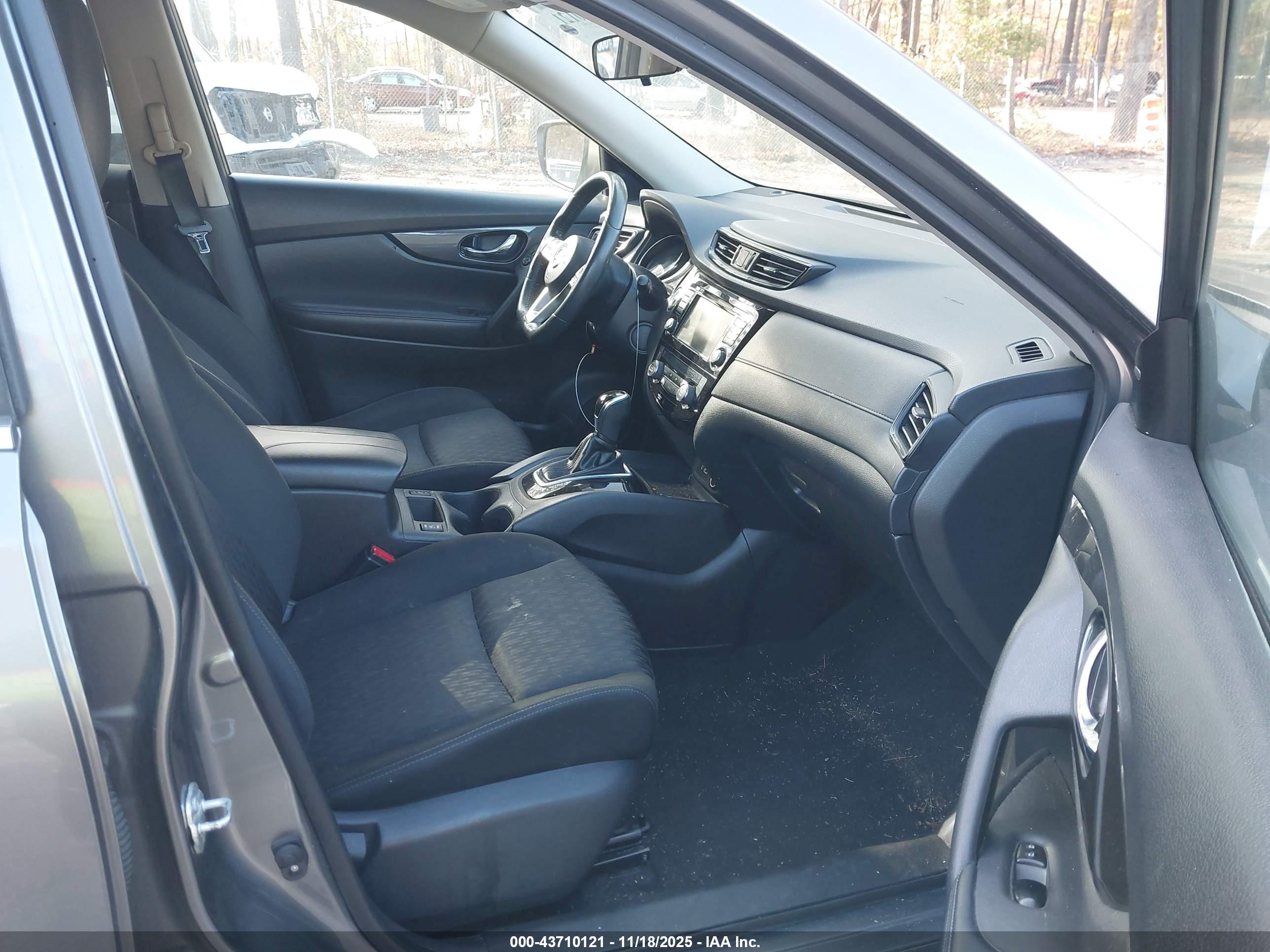 NISSAN ROGUE image 5