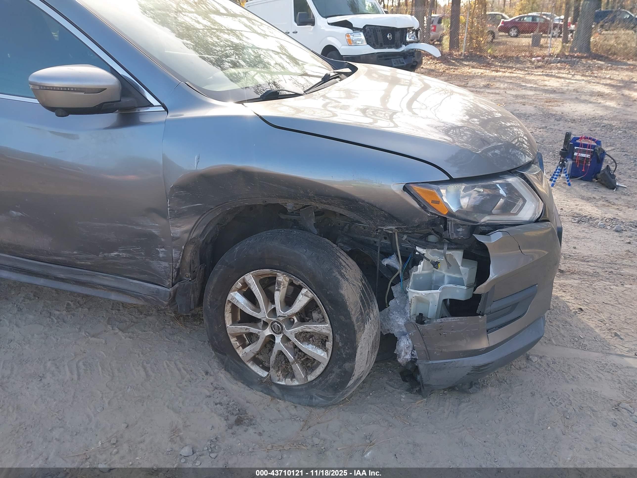 NISSAN ROGUE image 6