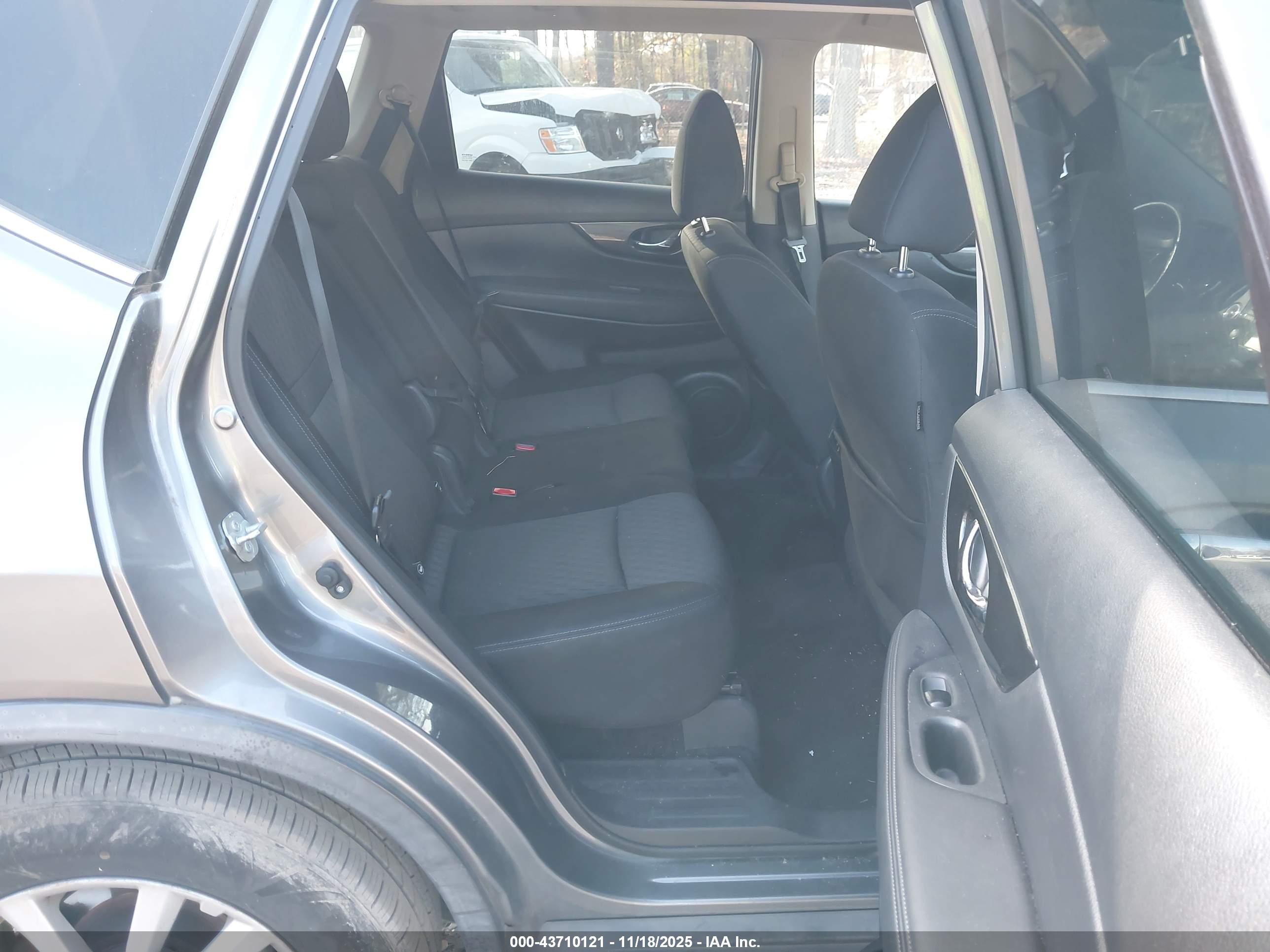 NISSAN ROGUE image 8