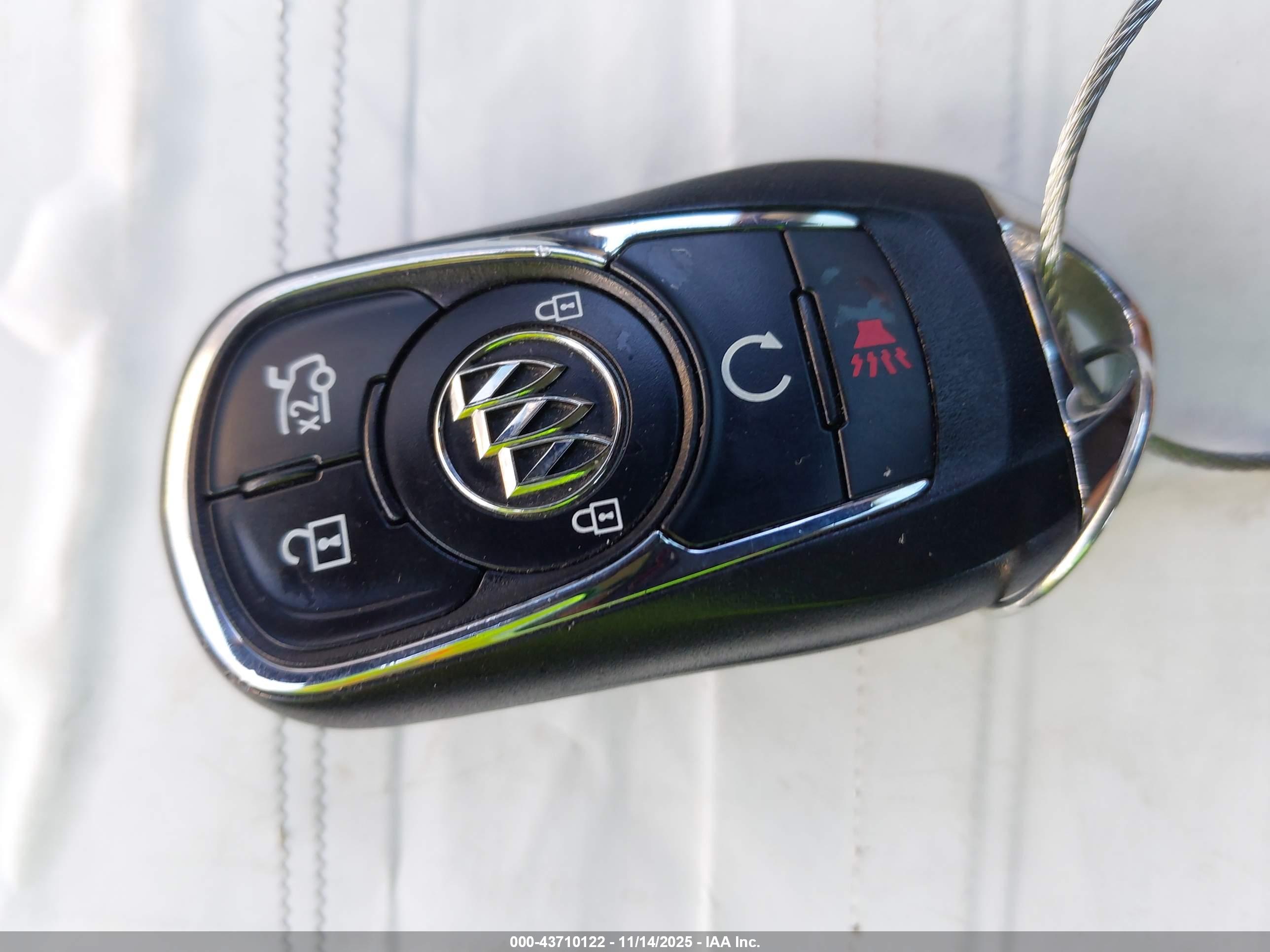 BUICK LACROSSE image 11