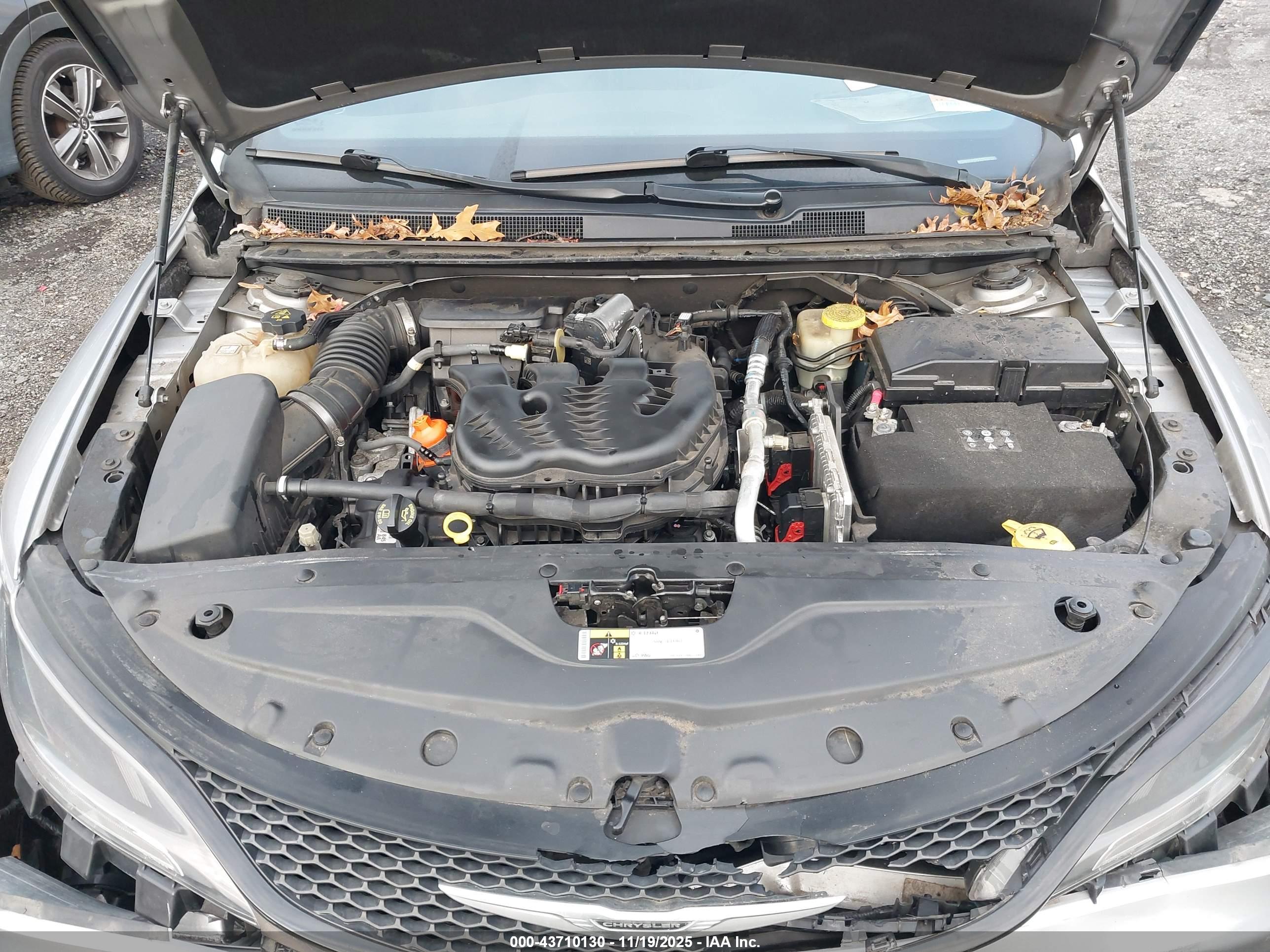 CHRYSLER 200 image 10