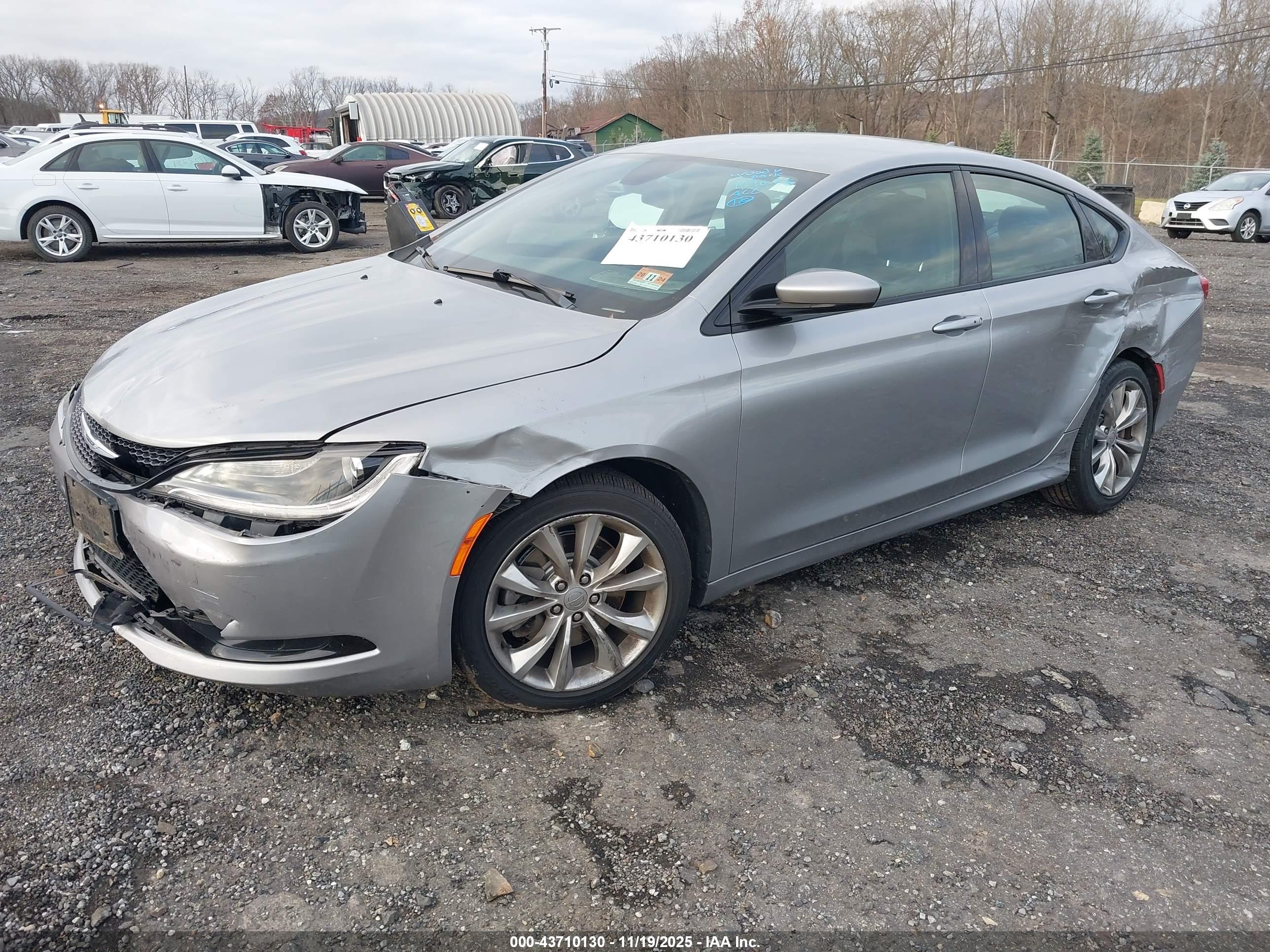 CHRYSLER 200 image 2