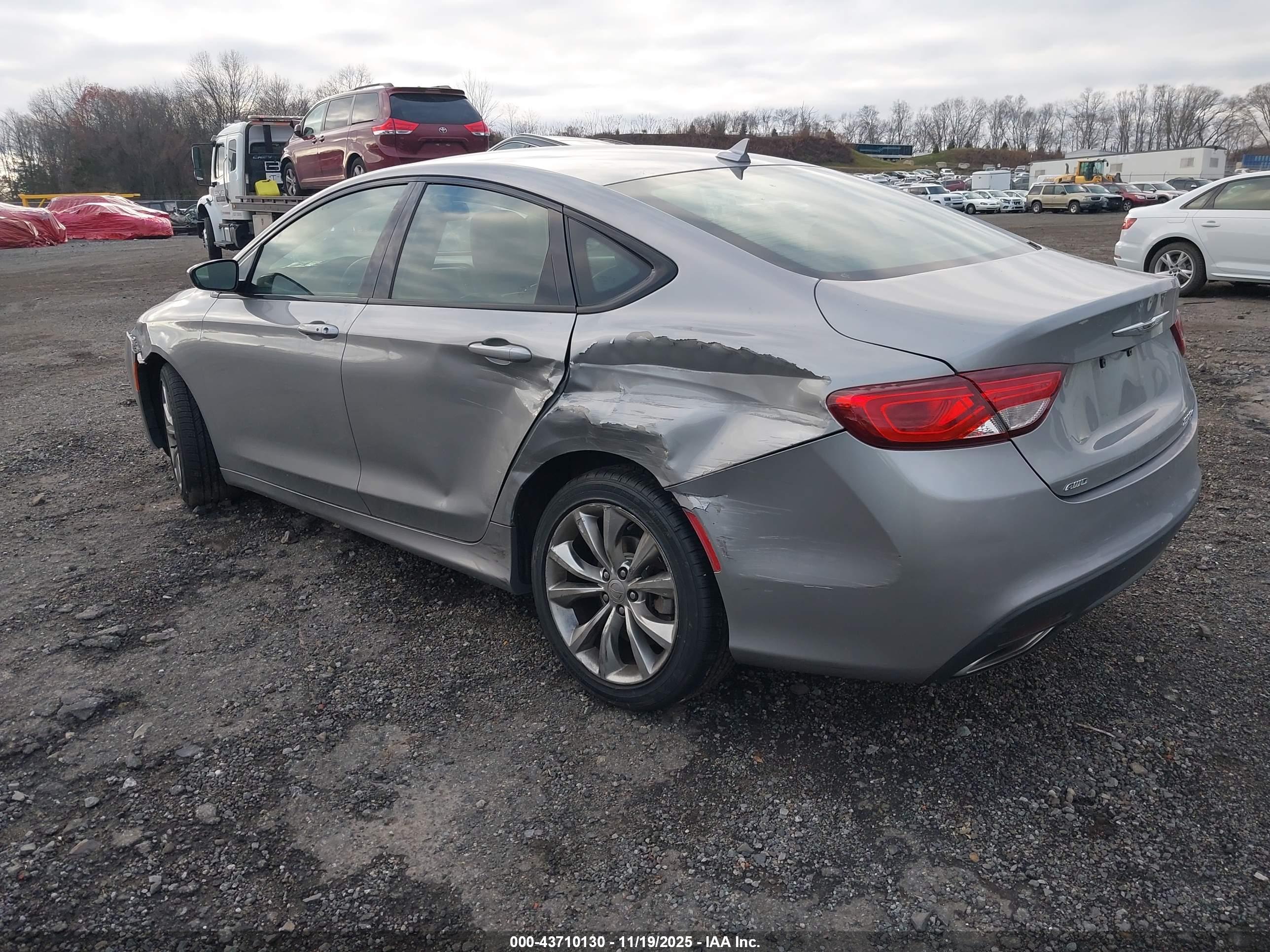 CHRYSLER 200 image 3