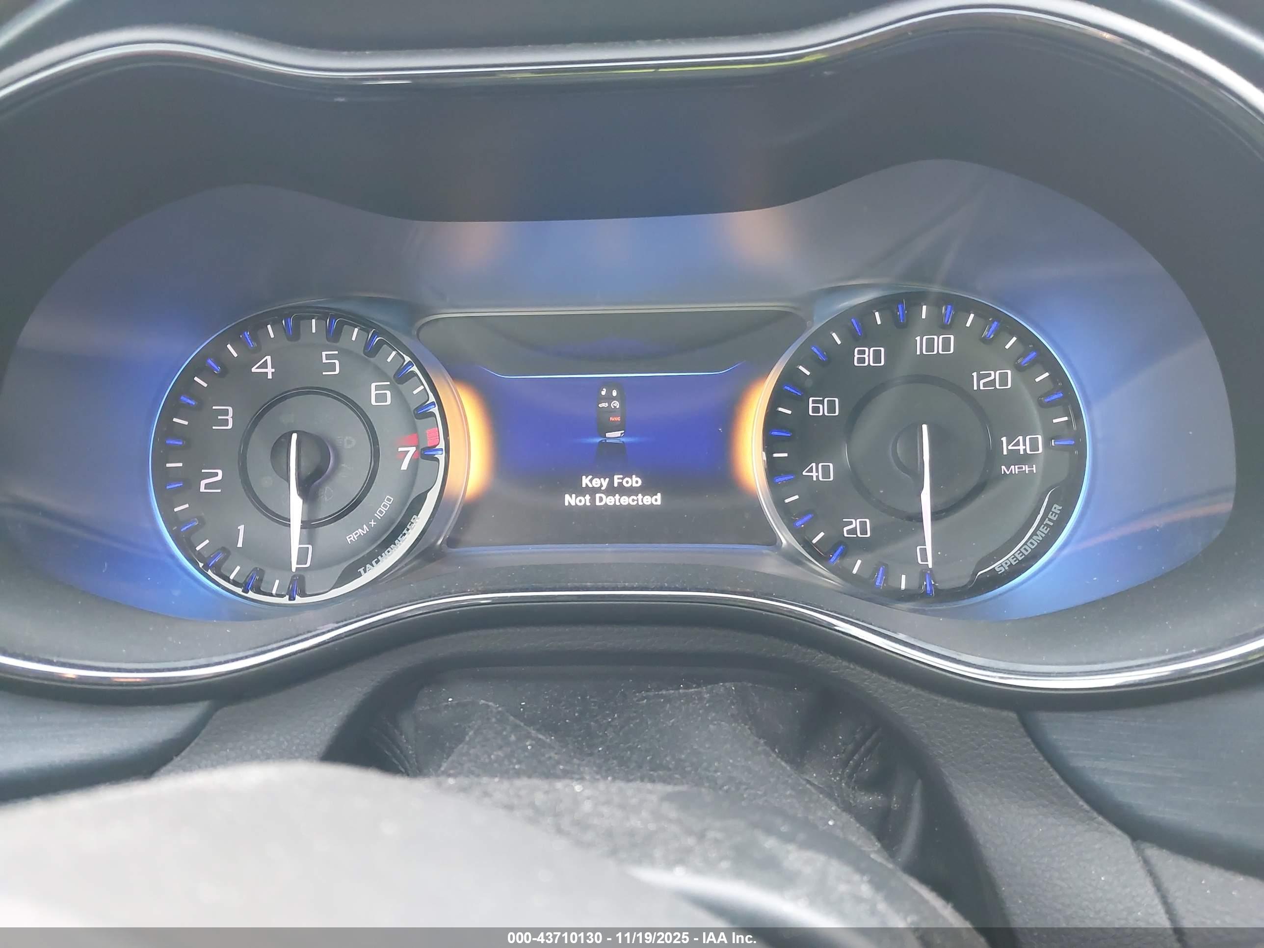 CHRYSLER 200 image 7