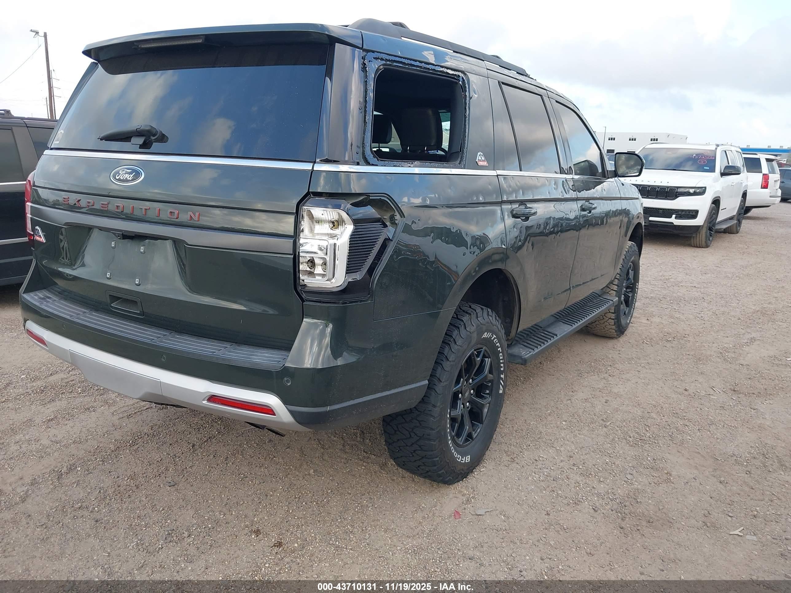 FORD EXPEDITION image 4