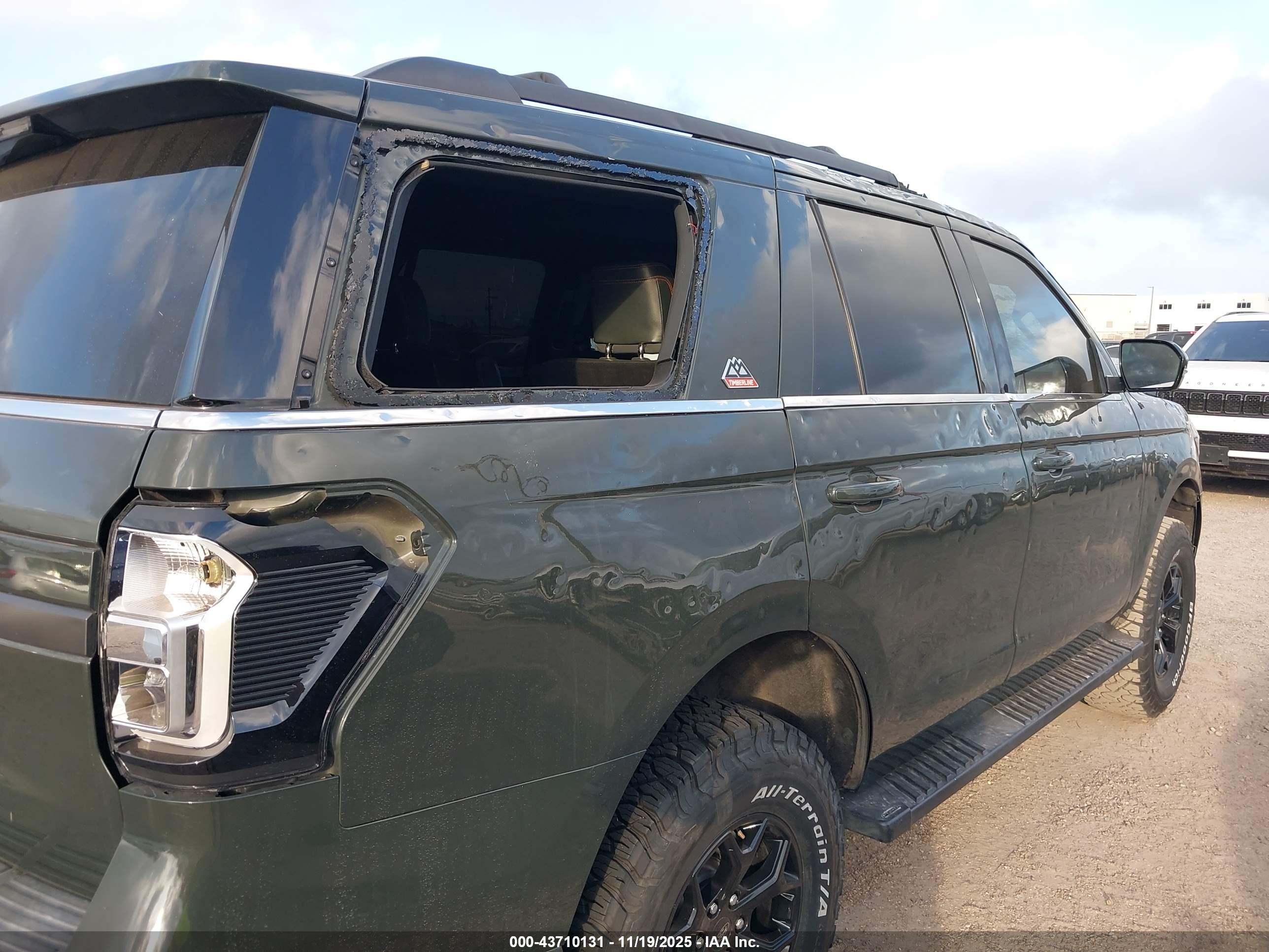 FORD EXPEDITION image 6