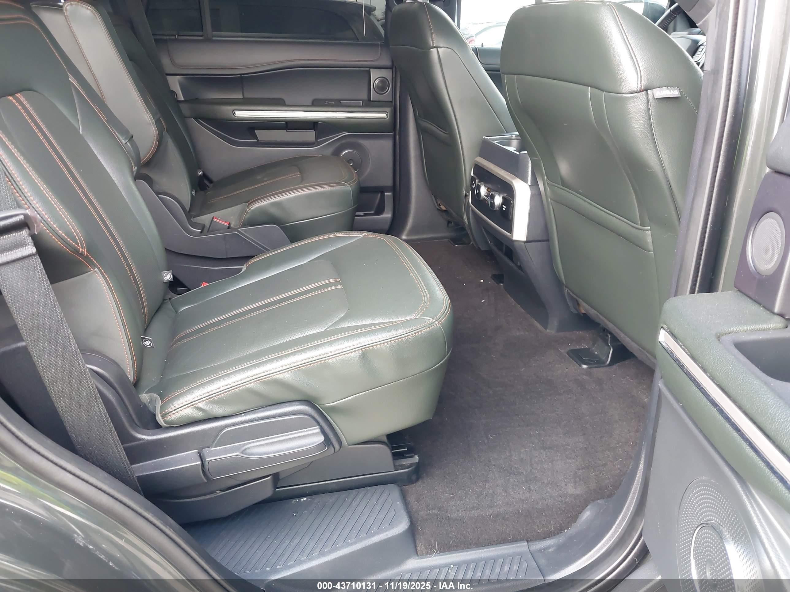 FORD EXPEDITION image 8