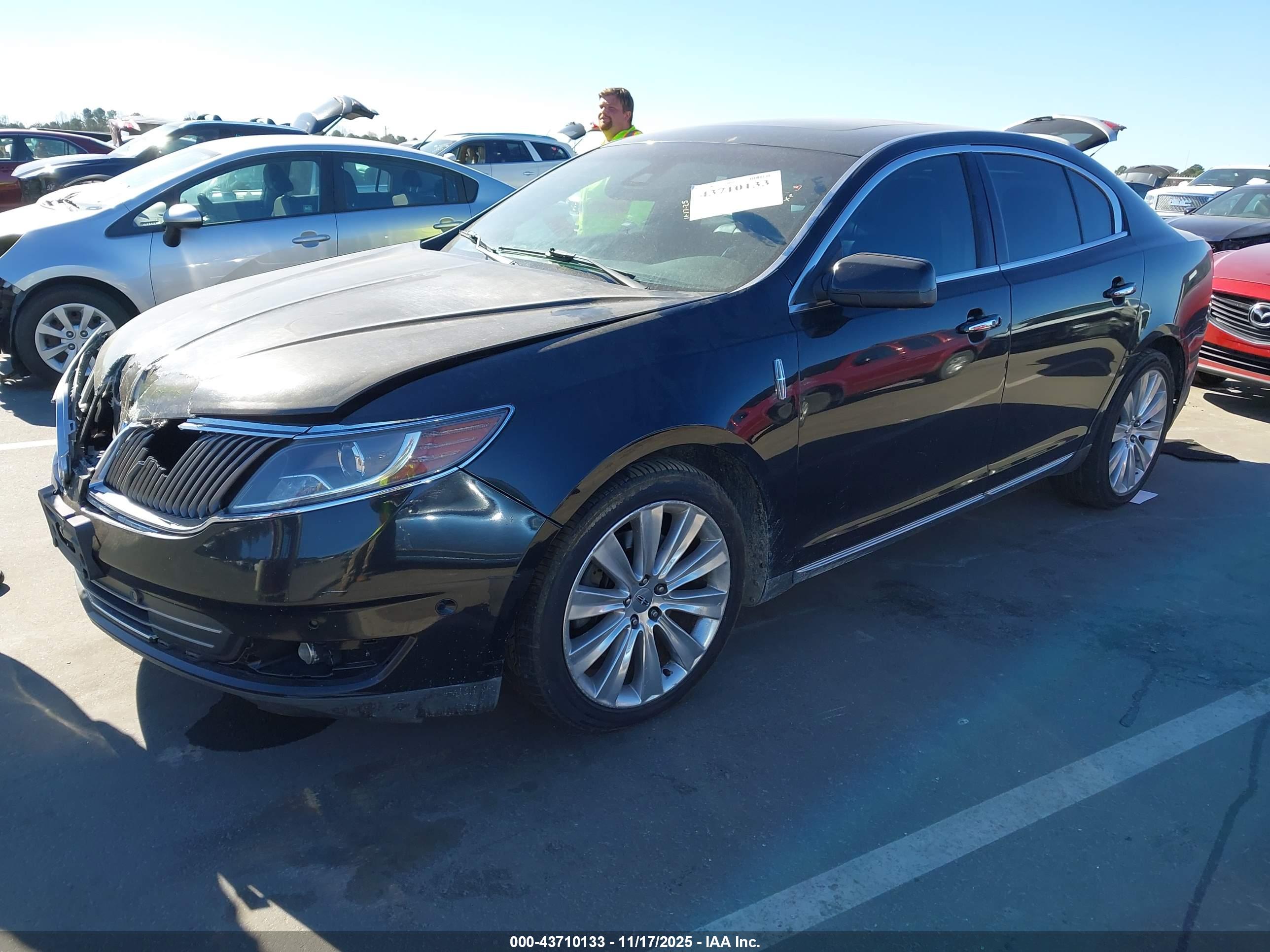 LINCOLN MKS image 2