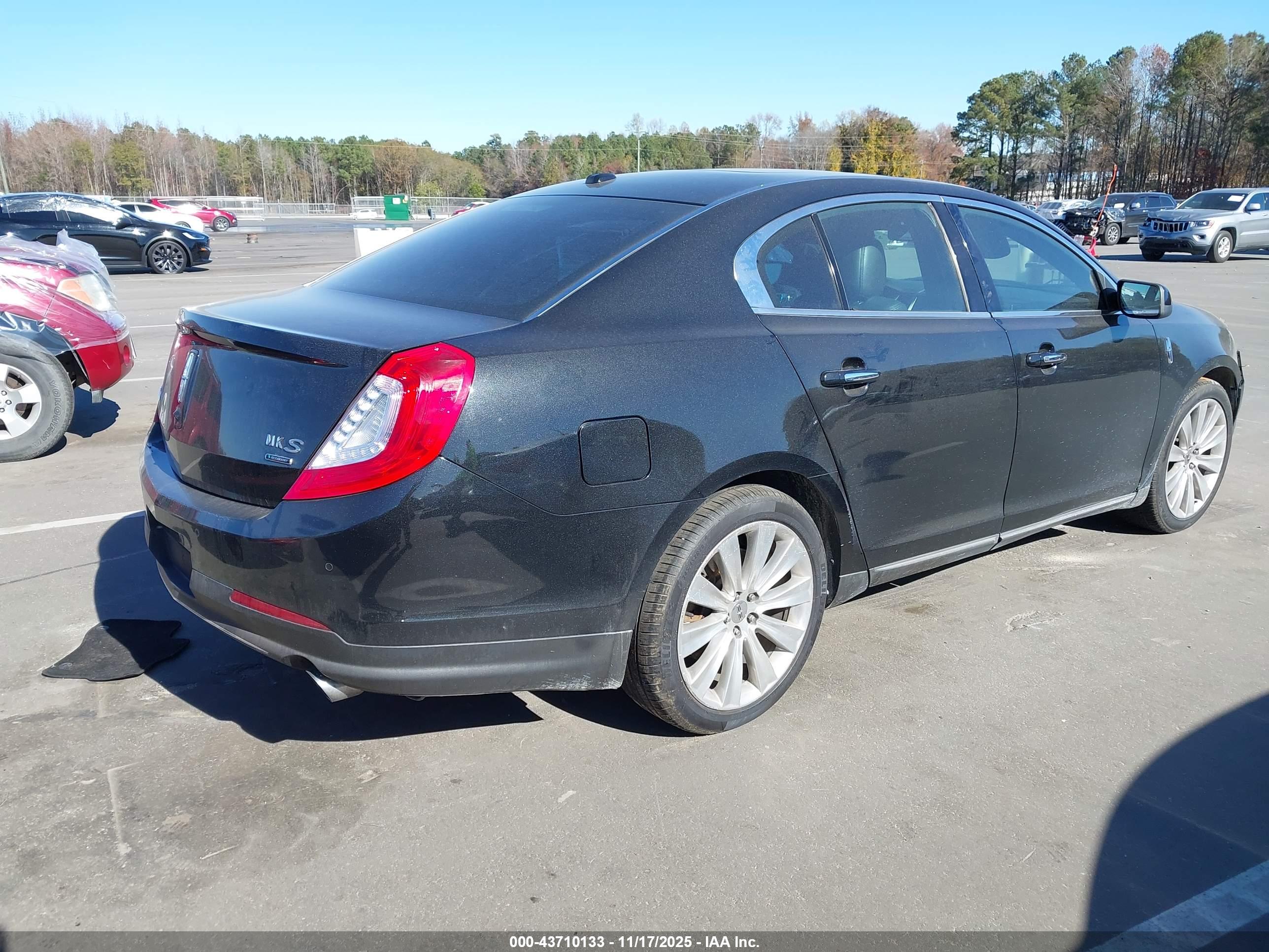 LINCOLN MKS image 4