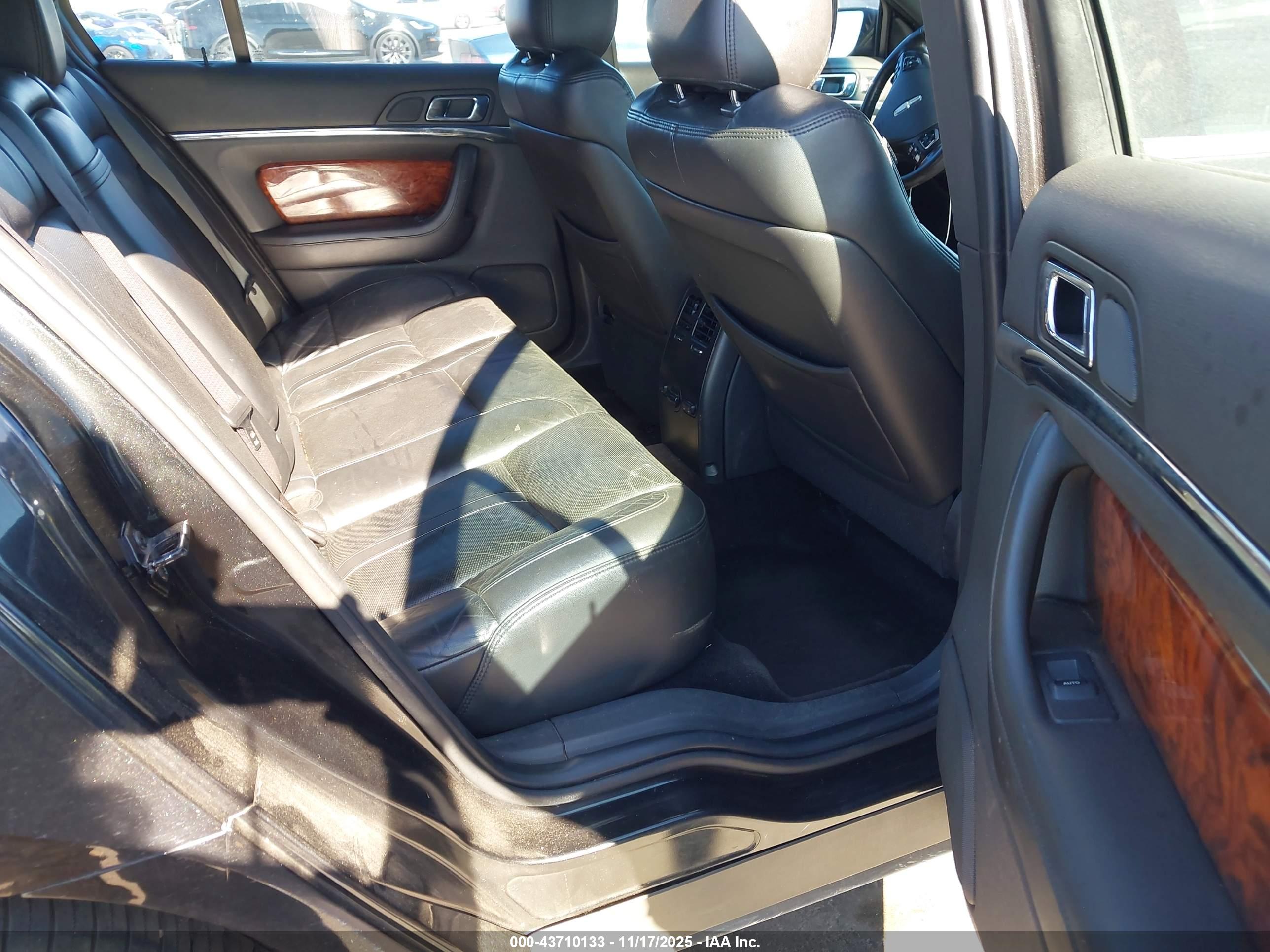 LINCOLN MKS image 8